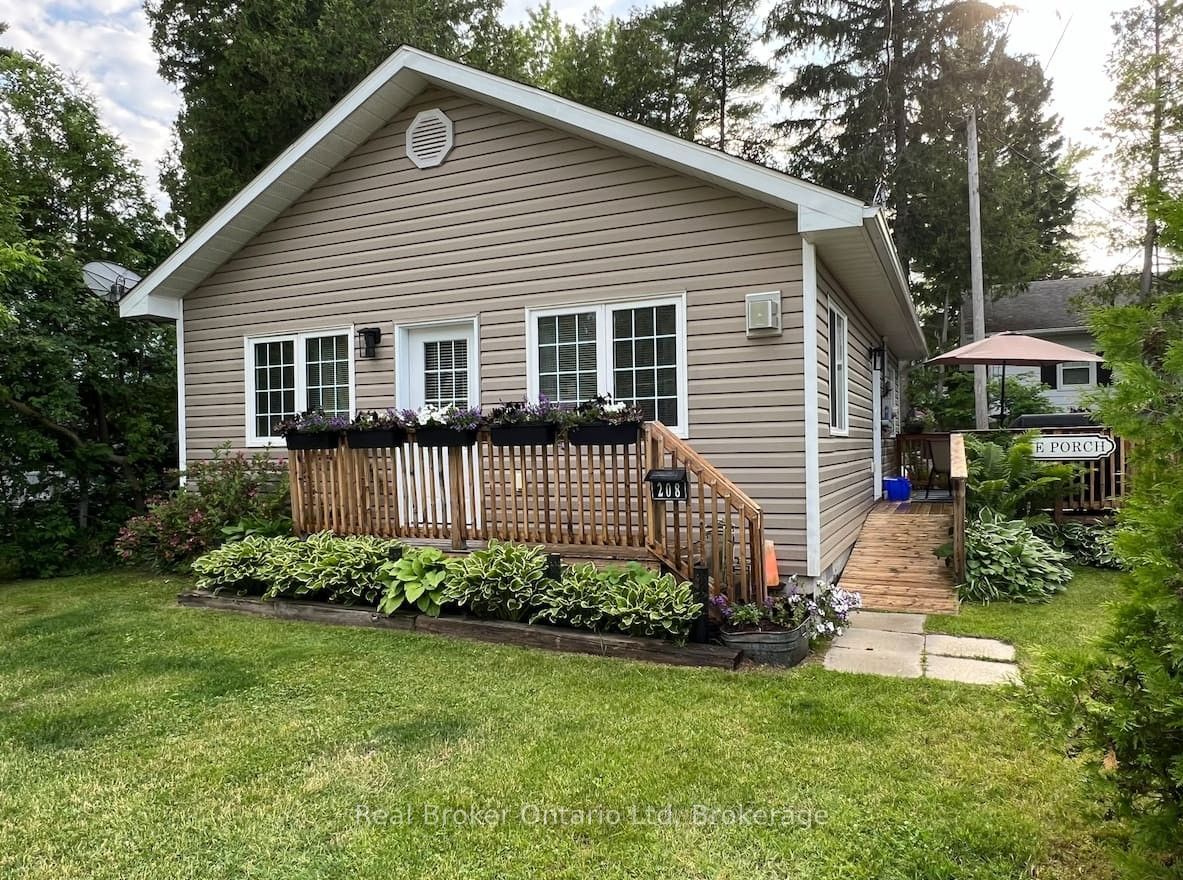 208 S Second Avenue S, South Bruce Peninsula, ON N0H 2G0