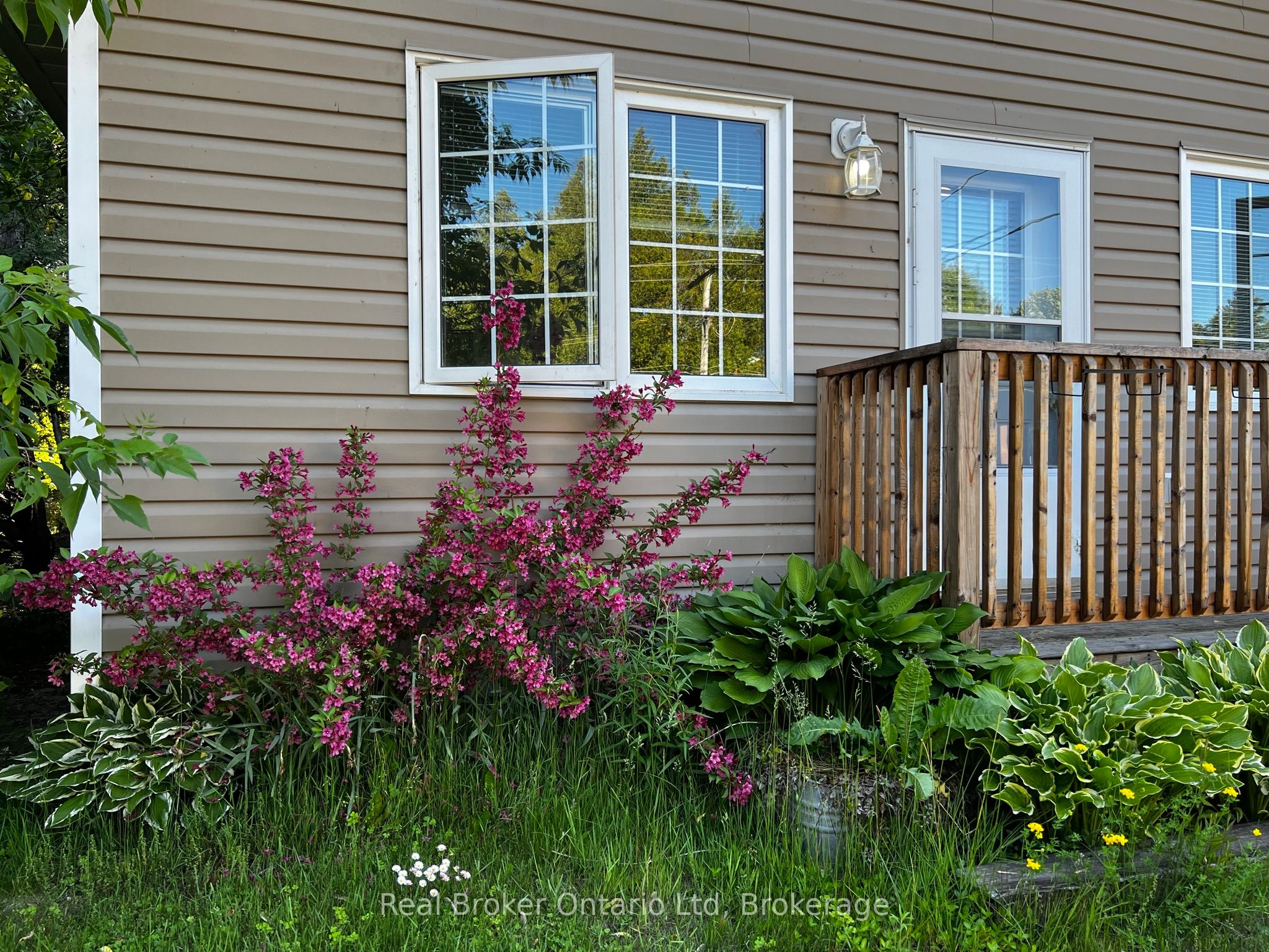 208 S Second Avenue S, South Bruce Peninsula, ON N0H 2G0 photo 3
