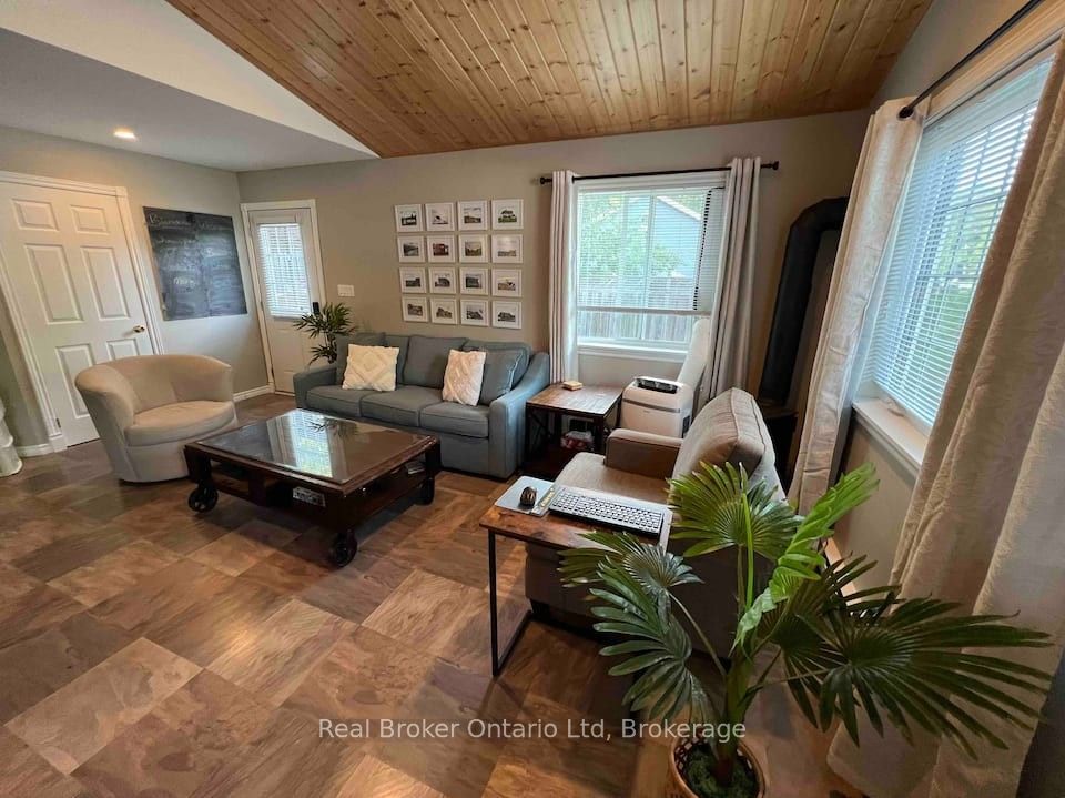 208 S Second Avenue S, South Bruce Peninsula, ON N0H 2G0 photo 4