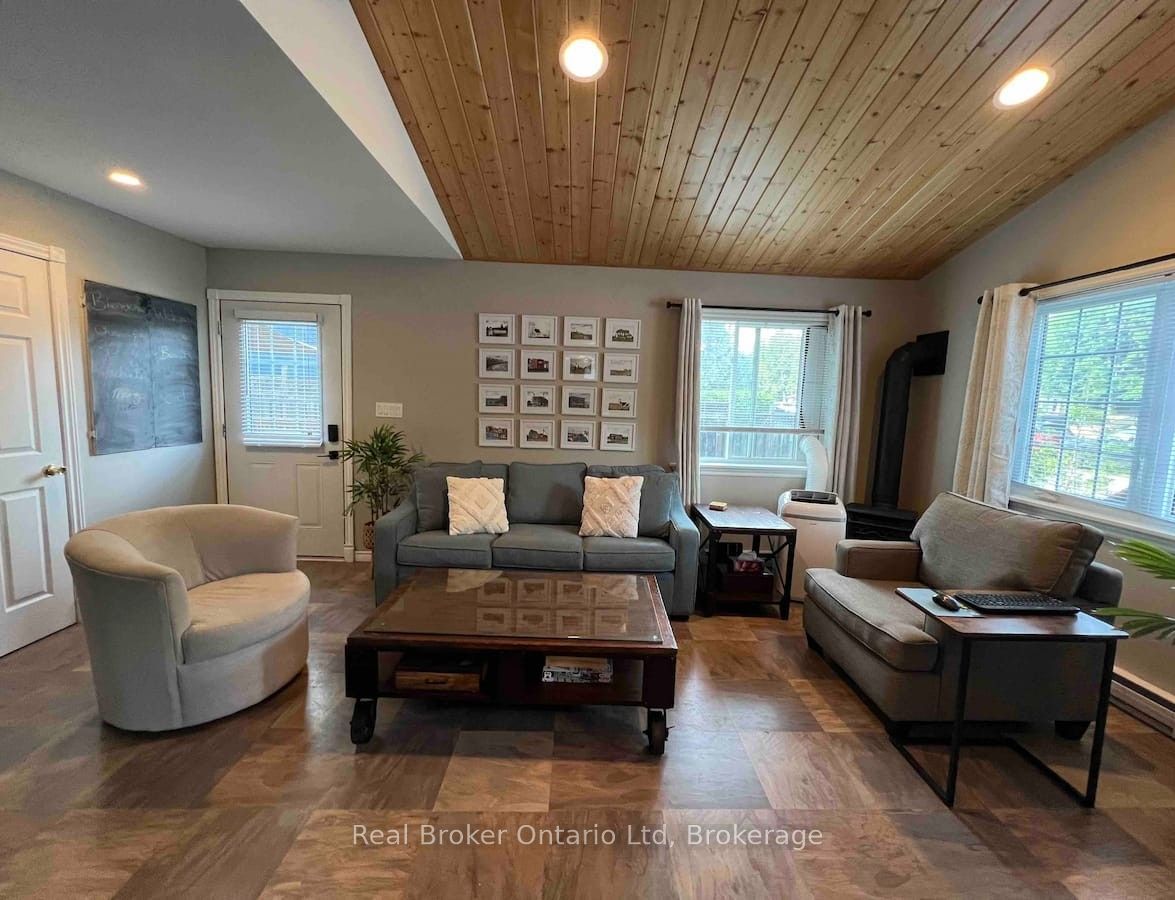208 S Second Avenue S, South Bruce Peninsula, ON N0H 2G0 photo 5