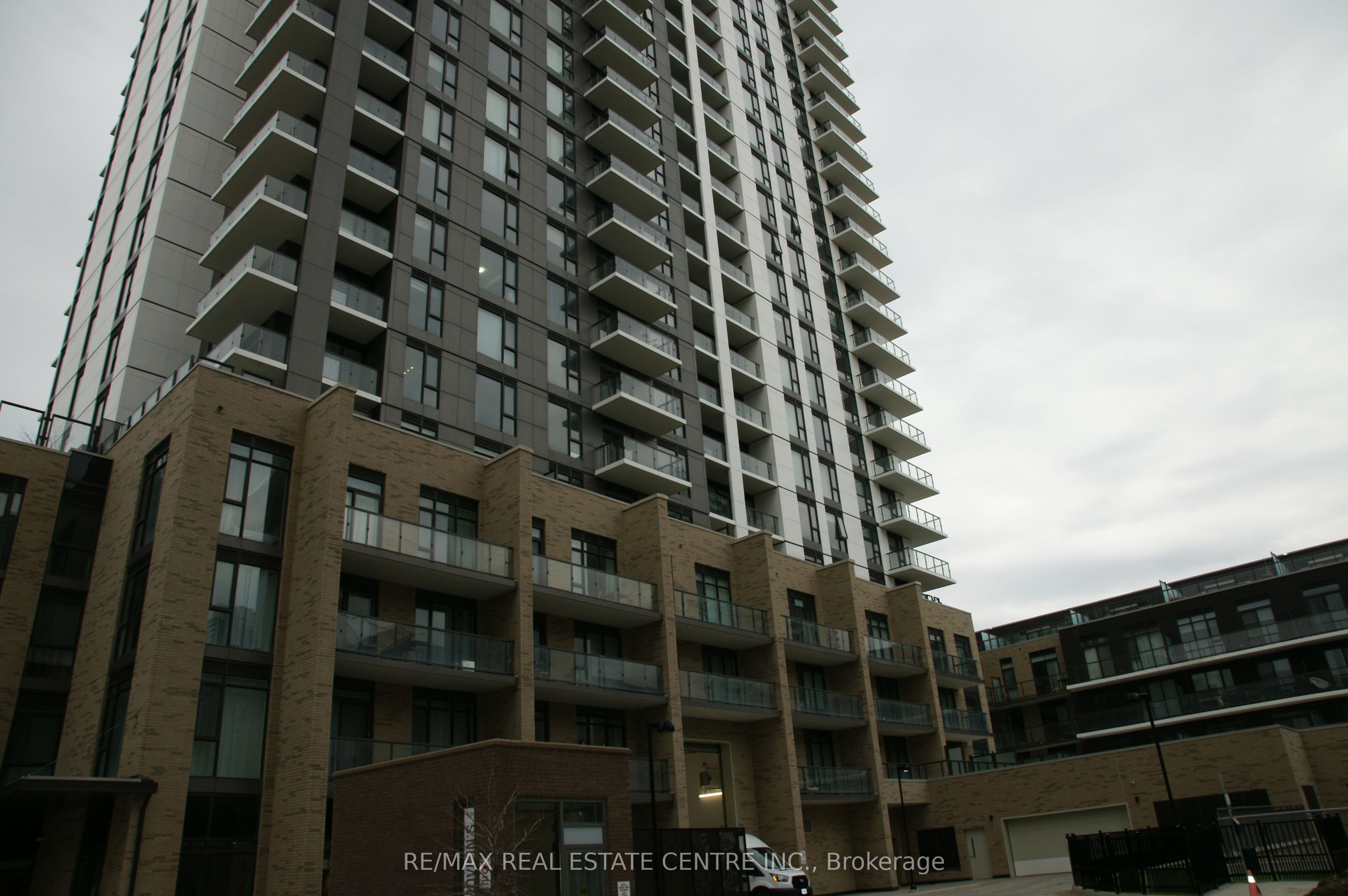 55 Duke Street 1006, Kitchener, ON N2X 3H9 photo 2