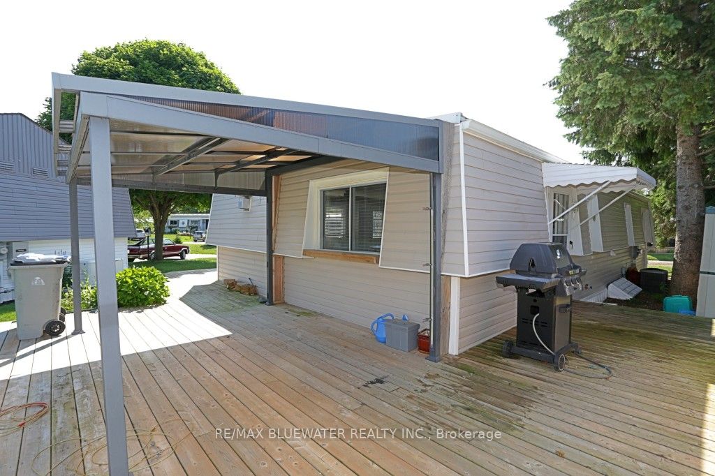 25 Maple Grove Court W, South Huron, ON N0M 1T0
