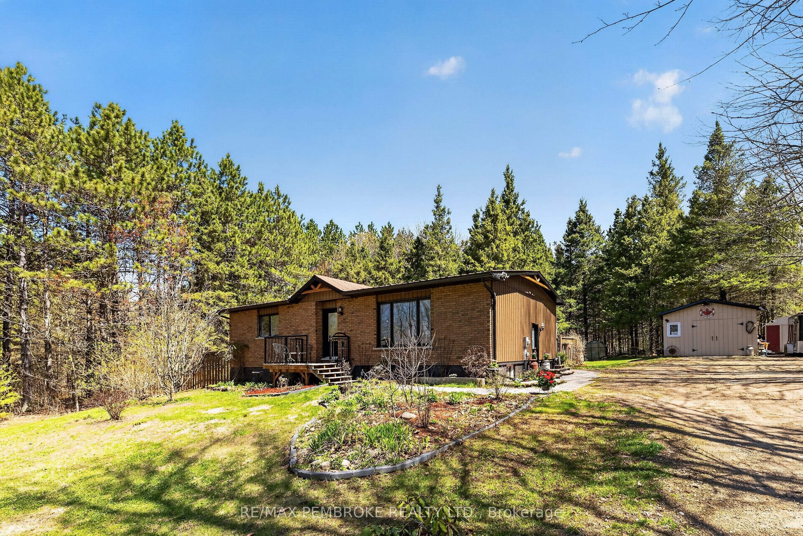1346 Station Hill Road, Laurentian Valley, ON K8A 6W7 photo 2