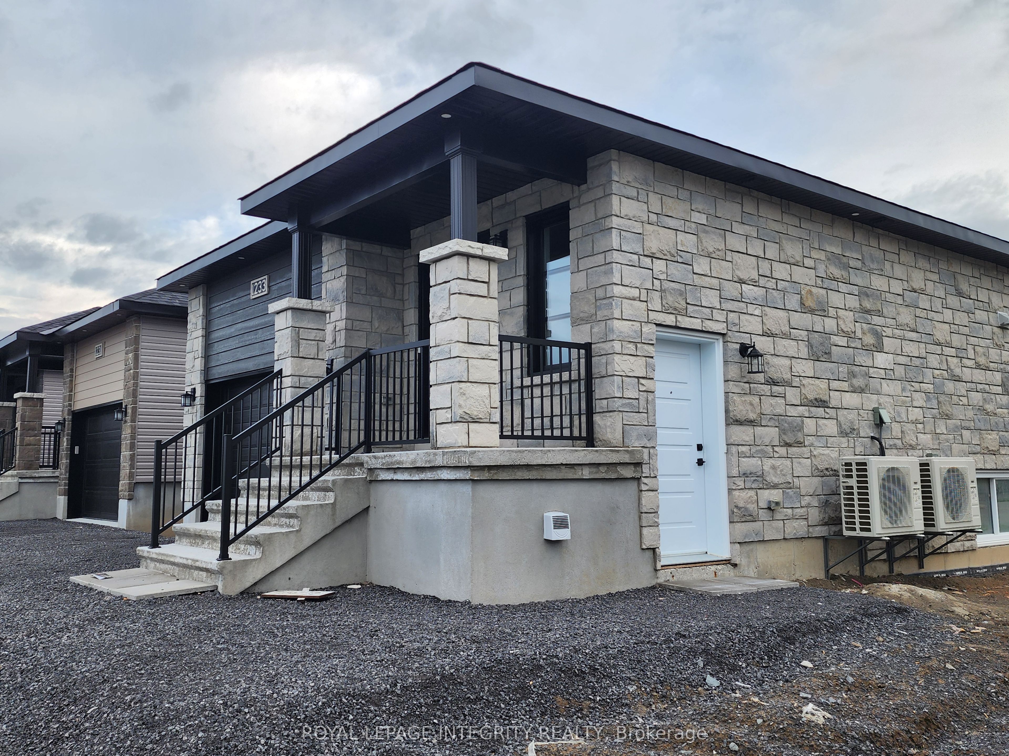 1233 Montblanc Crescent A, Russell, ON K0A 1W0