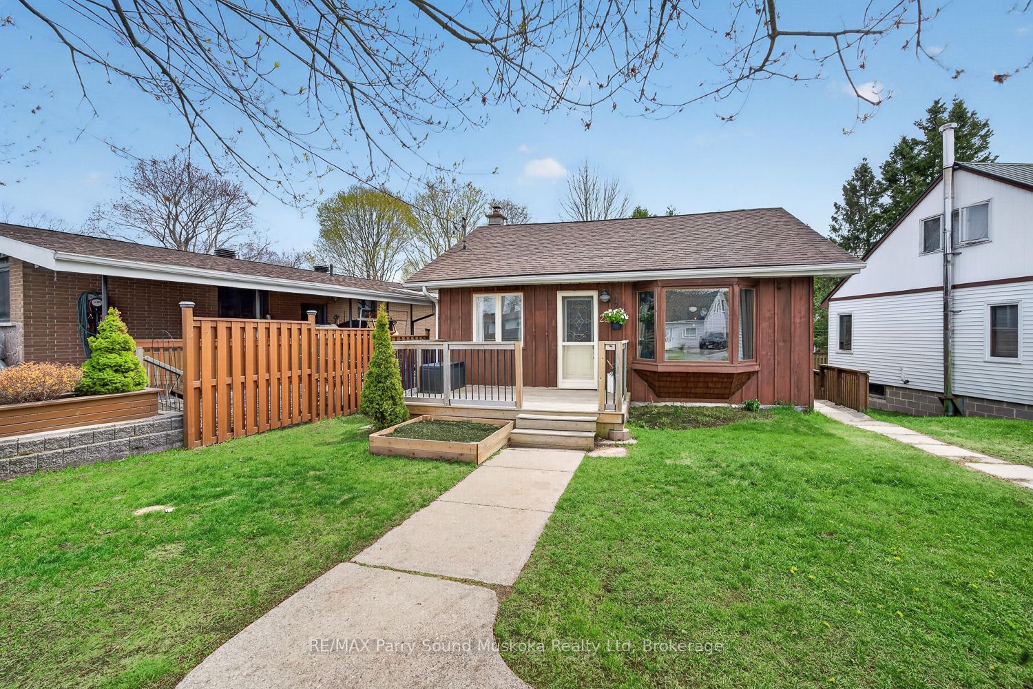 23 Highland Crescent, Parry Sound, ON P2A 1N7 photo 2