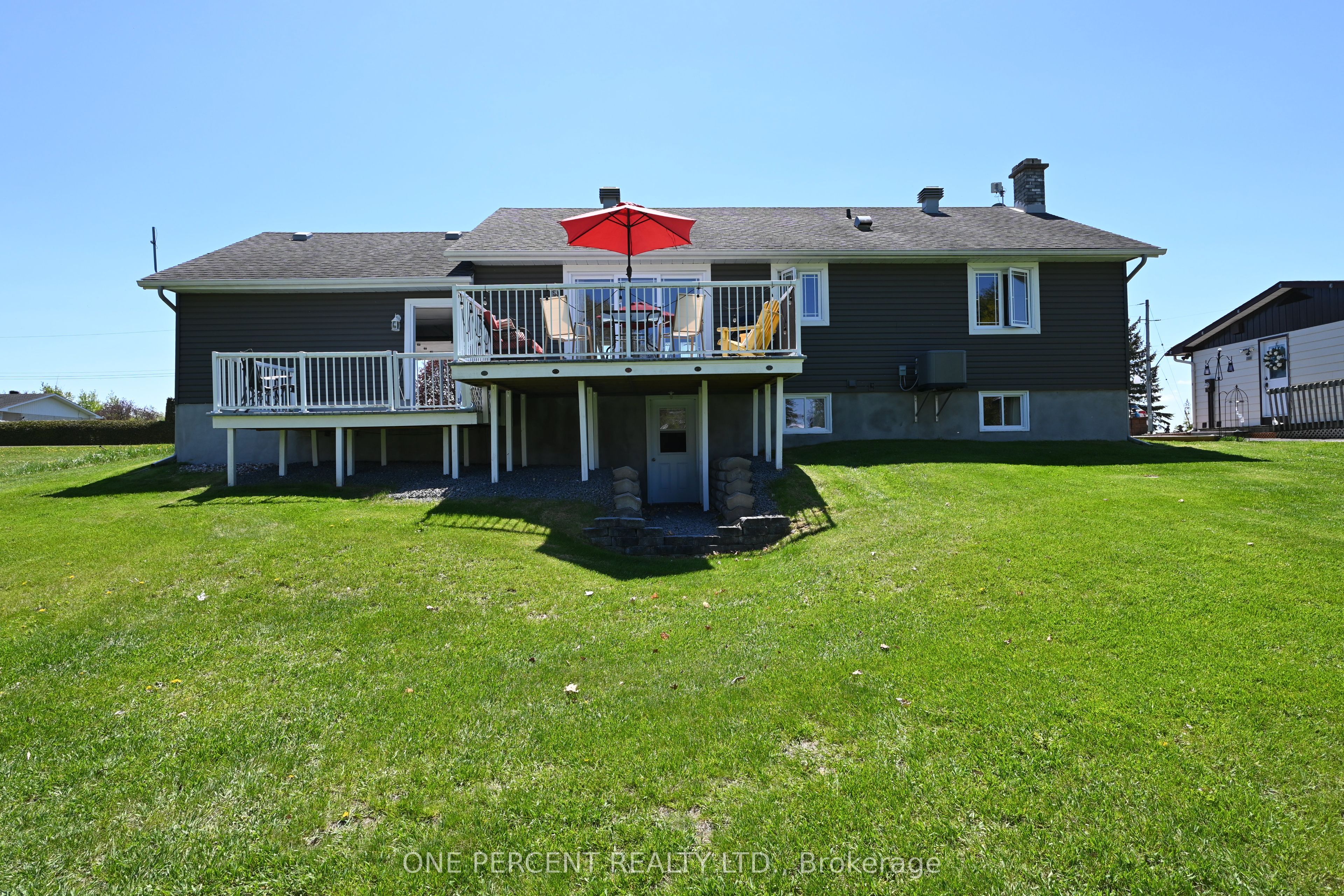 2010 Rue Du Parc Street W, Alfred and Plantagenet, ON K0B 1J0 photo 2