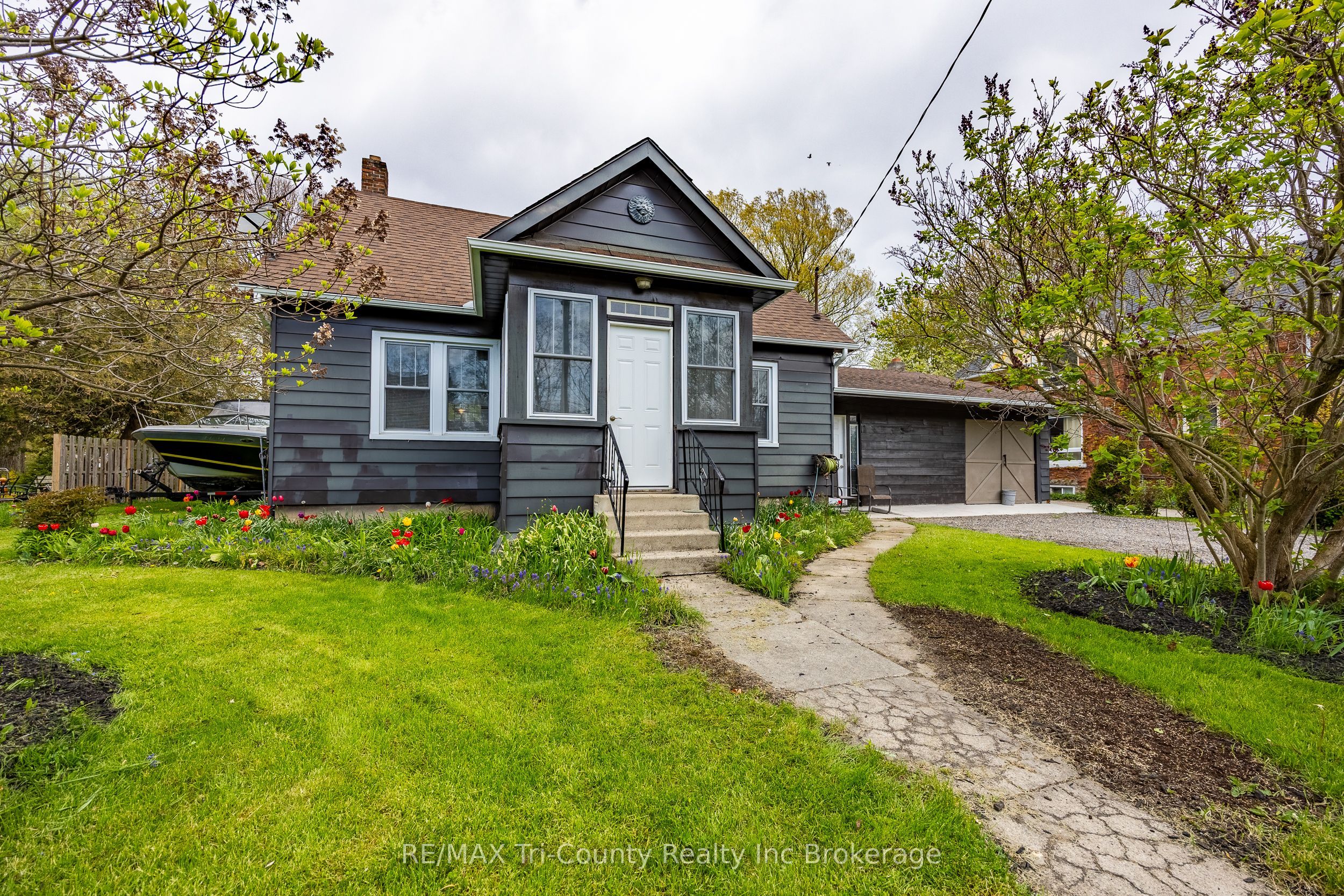 33 Wellington Street, Bayham, ON N0J 1T0