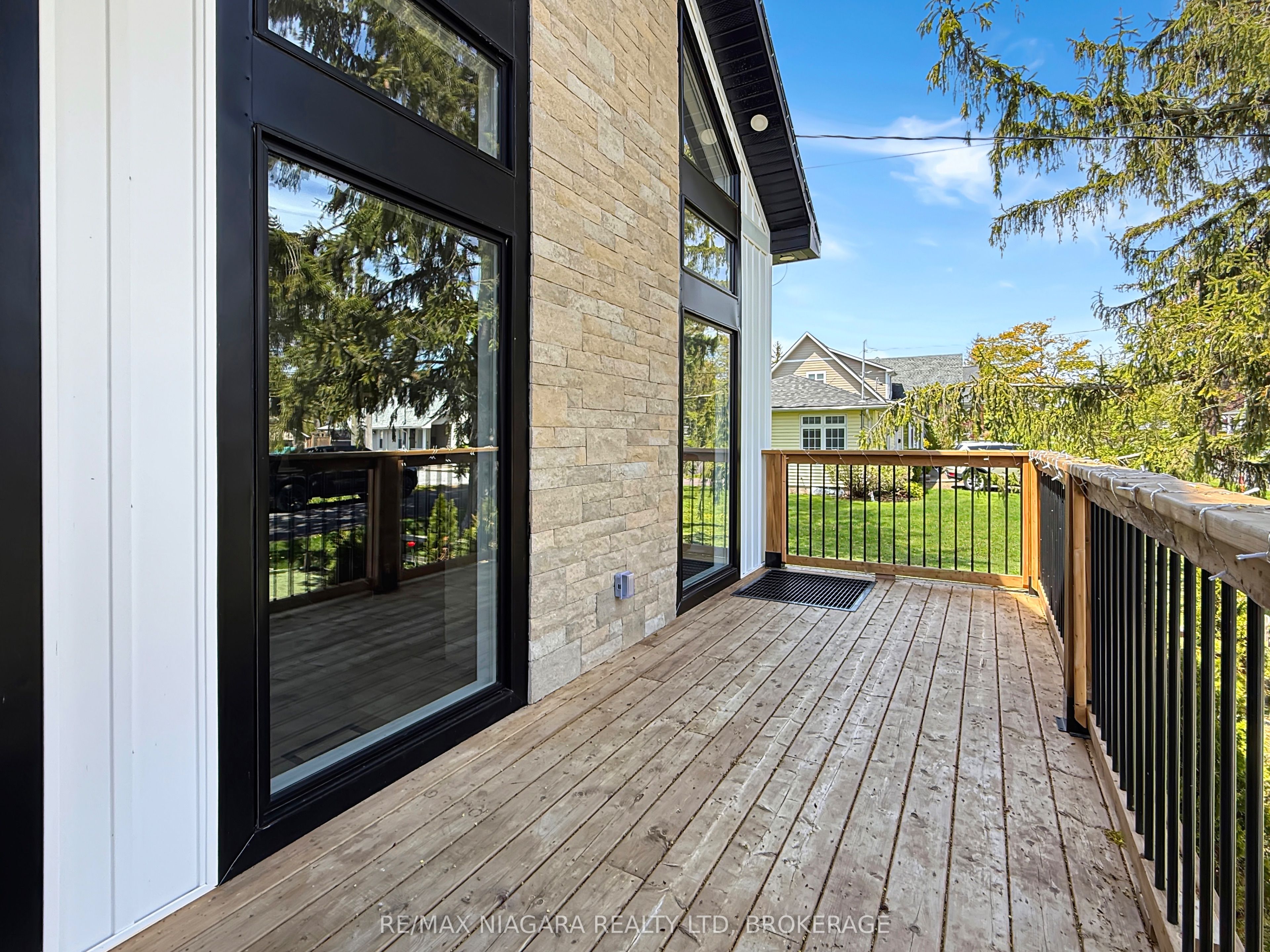 8 Adelaide Street, Fort Erie, ON L2A 5K5