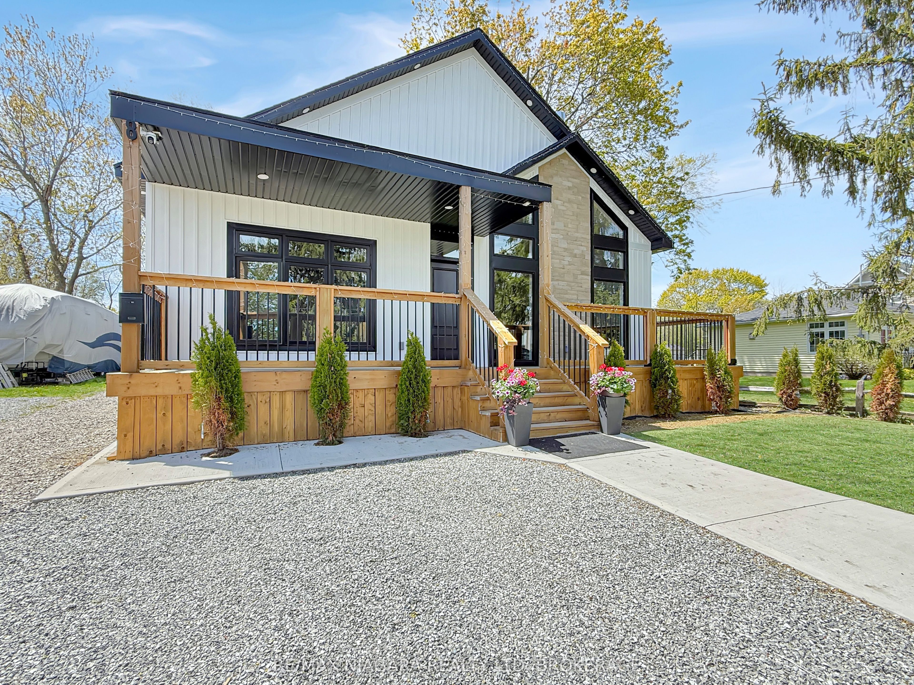 8 Adelaide Street, Fort Erie, ON L2A 5K5 photo 3