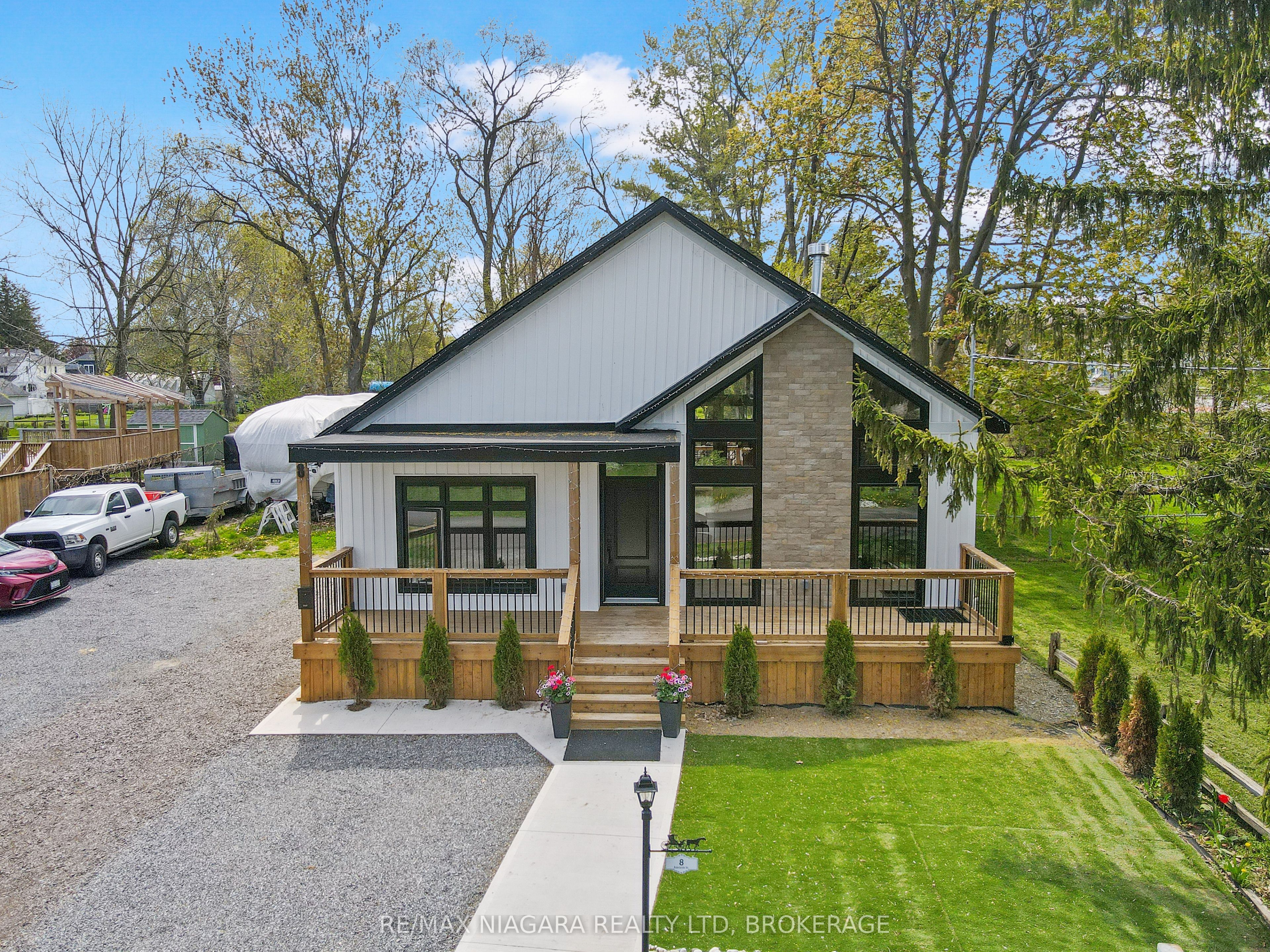 8 Adelaide Street, Fort Erie, ON L2A 5K5 photo 4