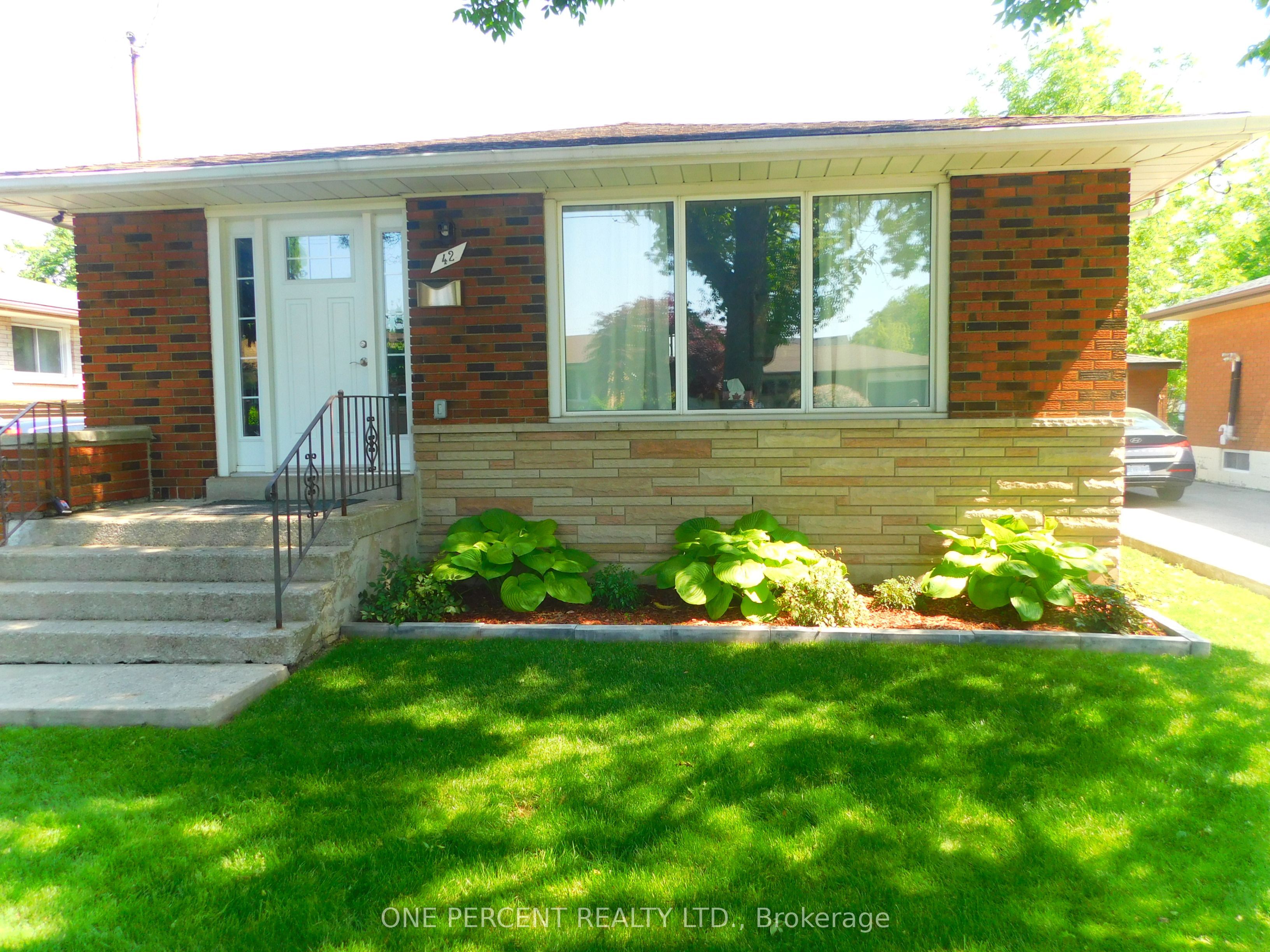 42 Atwater Crescent, Hamilton, ON L9C 2E7 photo 2