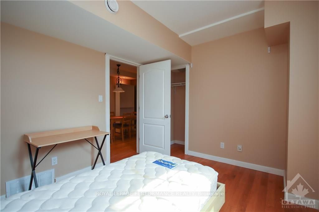 736 Cooper Street W 2, Ottawa Centre, ON K1R 5J6 photo 3