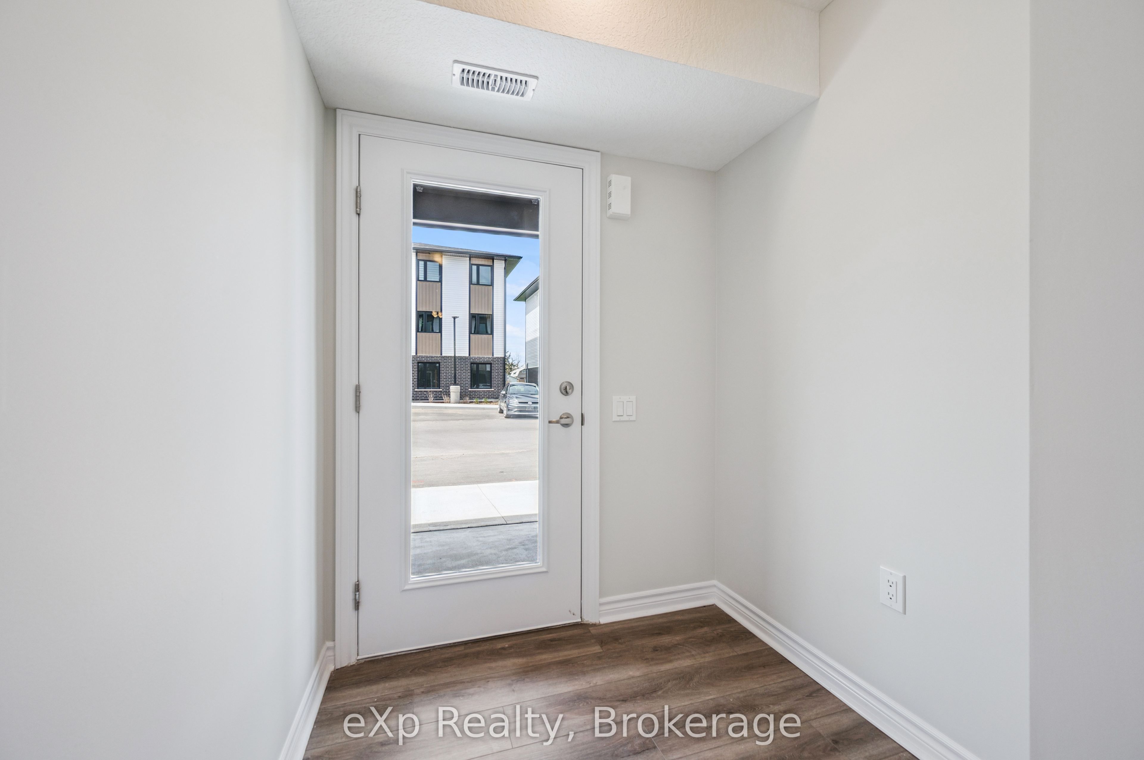 465 Garafraxa Street W 10, Centre Wellington, ON N1M 1C6 photo 5
