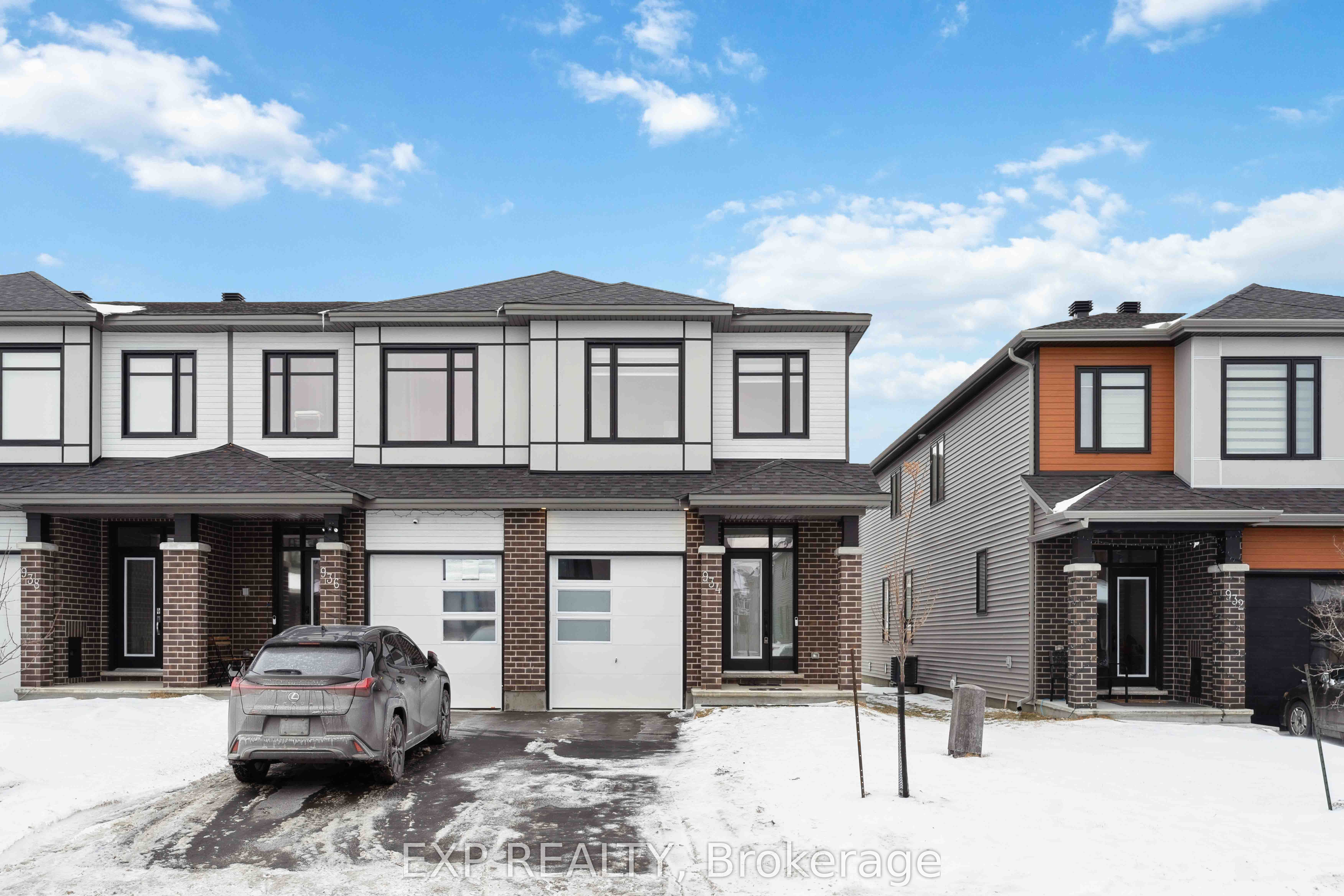 934 Clarkia Street, Blossom Park - Airport and Area, ON K1T 0Y1 photo 2