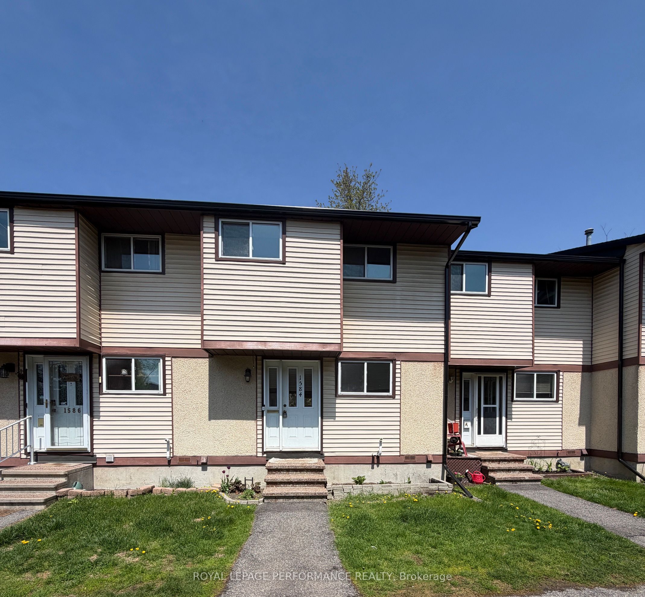 1584 Feather Lane, Blossom Park - Airport and Area, ON K1T 1V4 photo 3