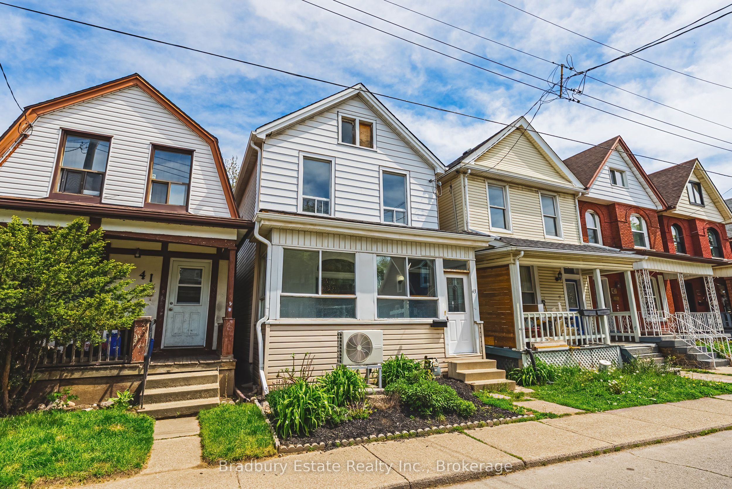 43 Harvey Street, Hamilton, ON L8L 2L9