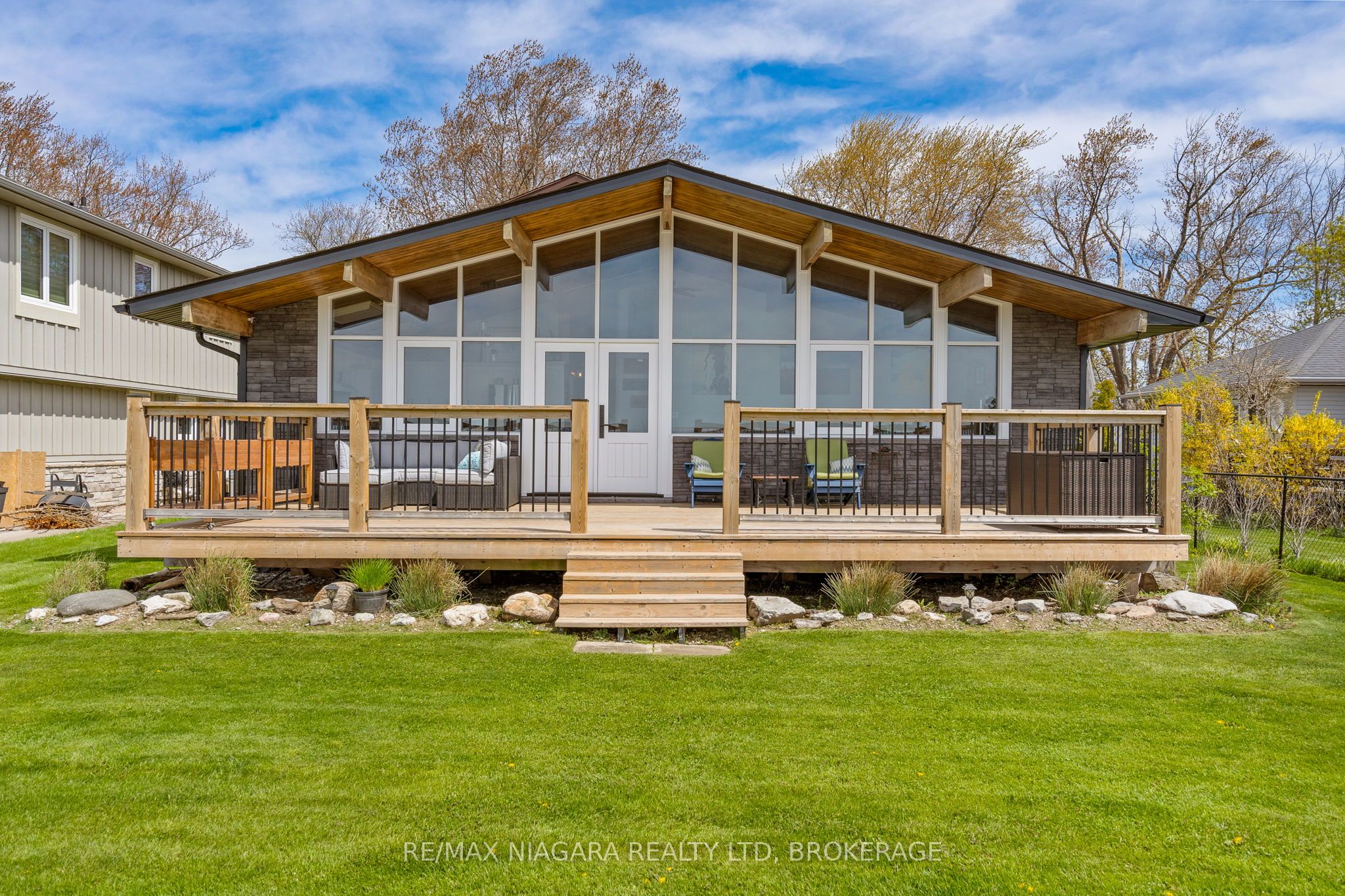 10825 Lakeshore Road W, Wainfleet, ON L3K 5V4