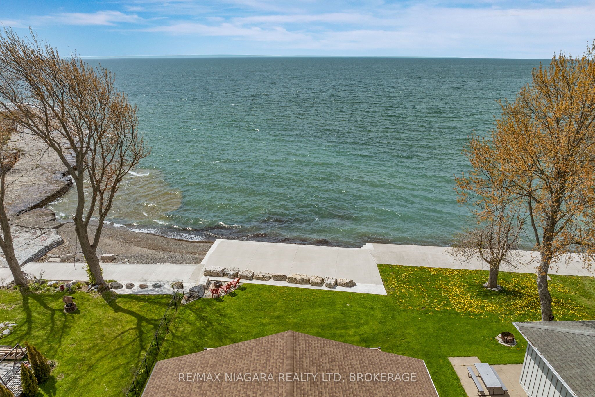 10825 Lakeshore Road W, Wainfleet, ON L3K 5V4 photo 2