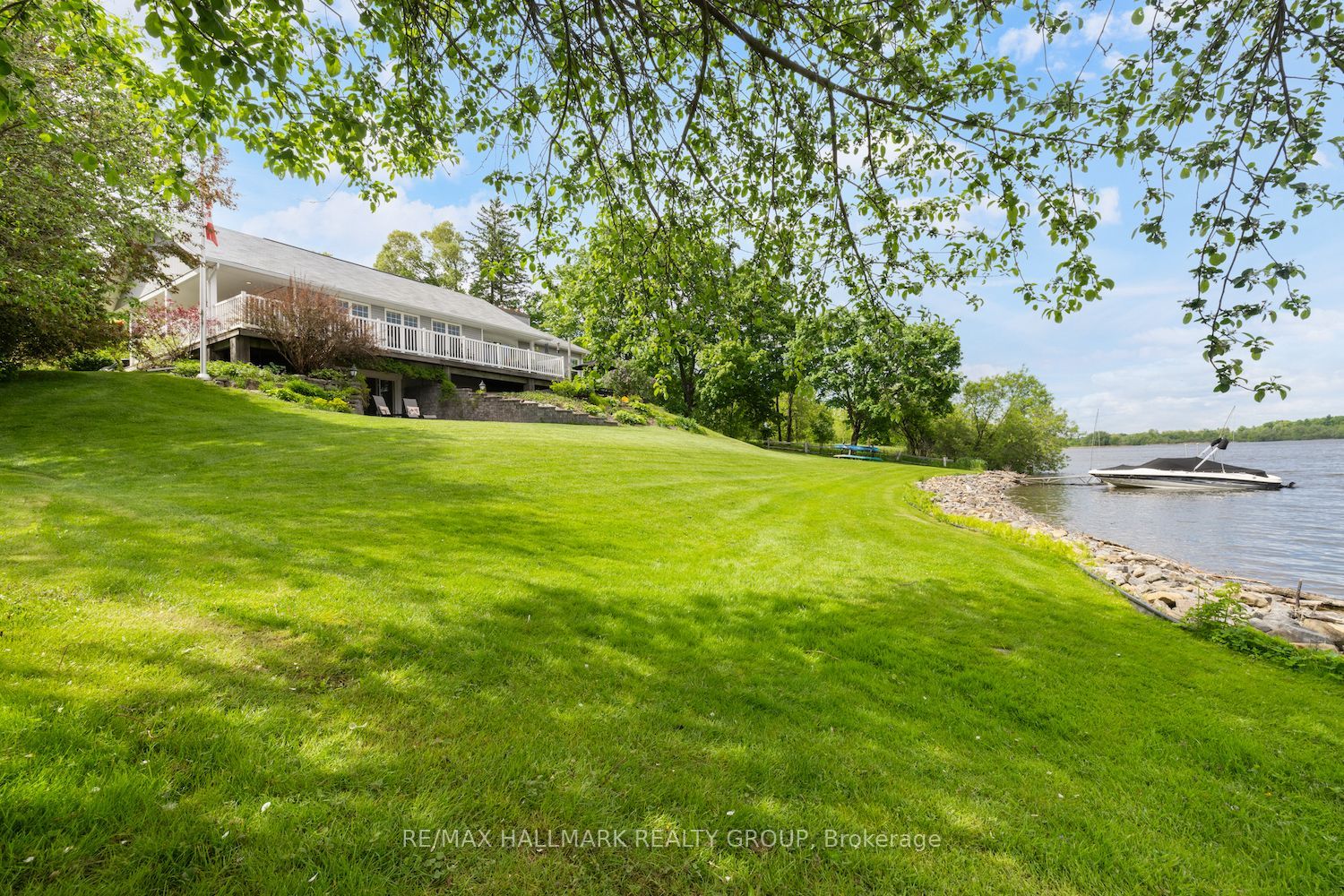 1 Rideau Glen Drive, Country Place - Pineglen - Crestview and Area, ON K2C 3H1