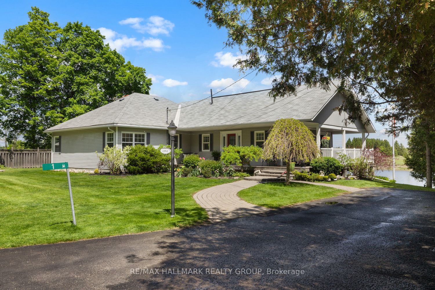 1 Rideau Glen Drive, Country Place - Pineglen - Crestview and Area, ON K2C 3H1 photo 3