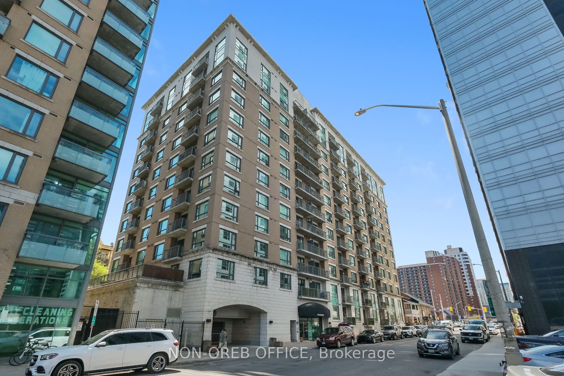 200 BESSERER Street 512, Lower Town - Sandy Hill, ON K1N 0A7 photo 3