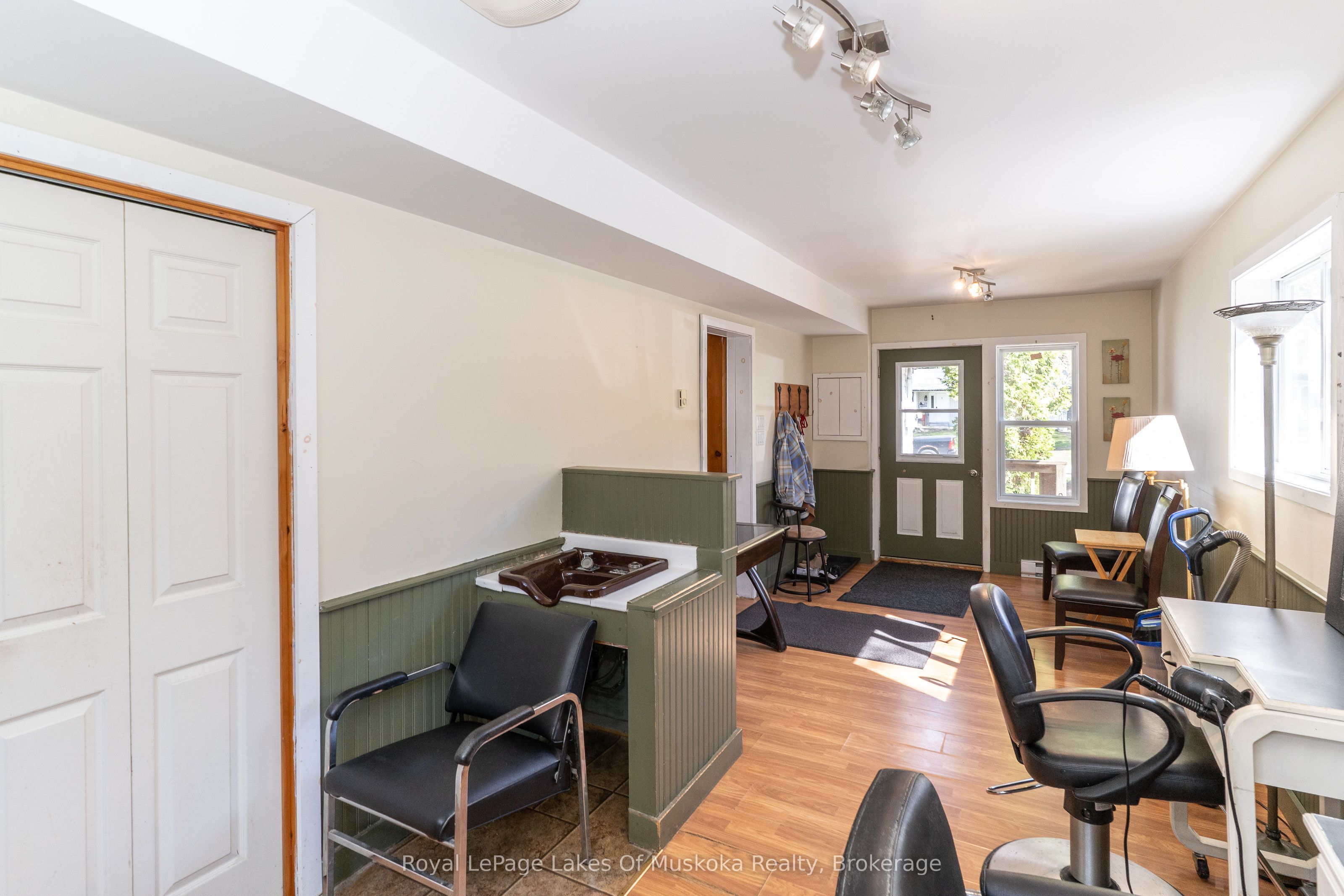 555 Wagner Street, Gravenhurst, ON P1P 1E1 photo 5