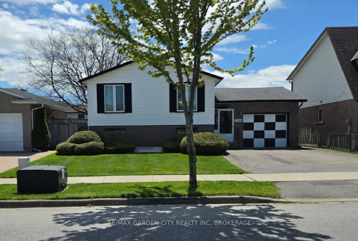 7740 Chorozy Street, Niagara Falls, ON L2H 2N9