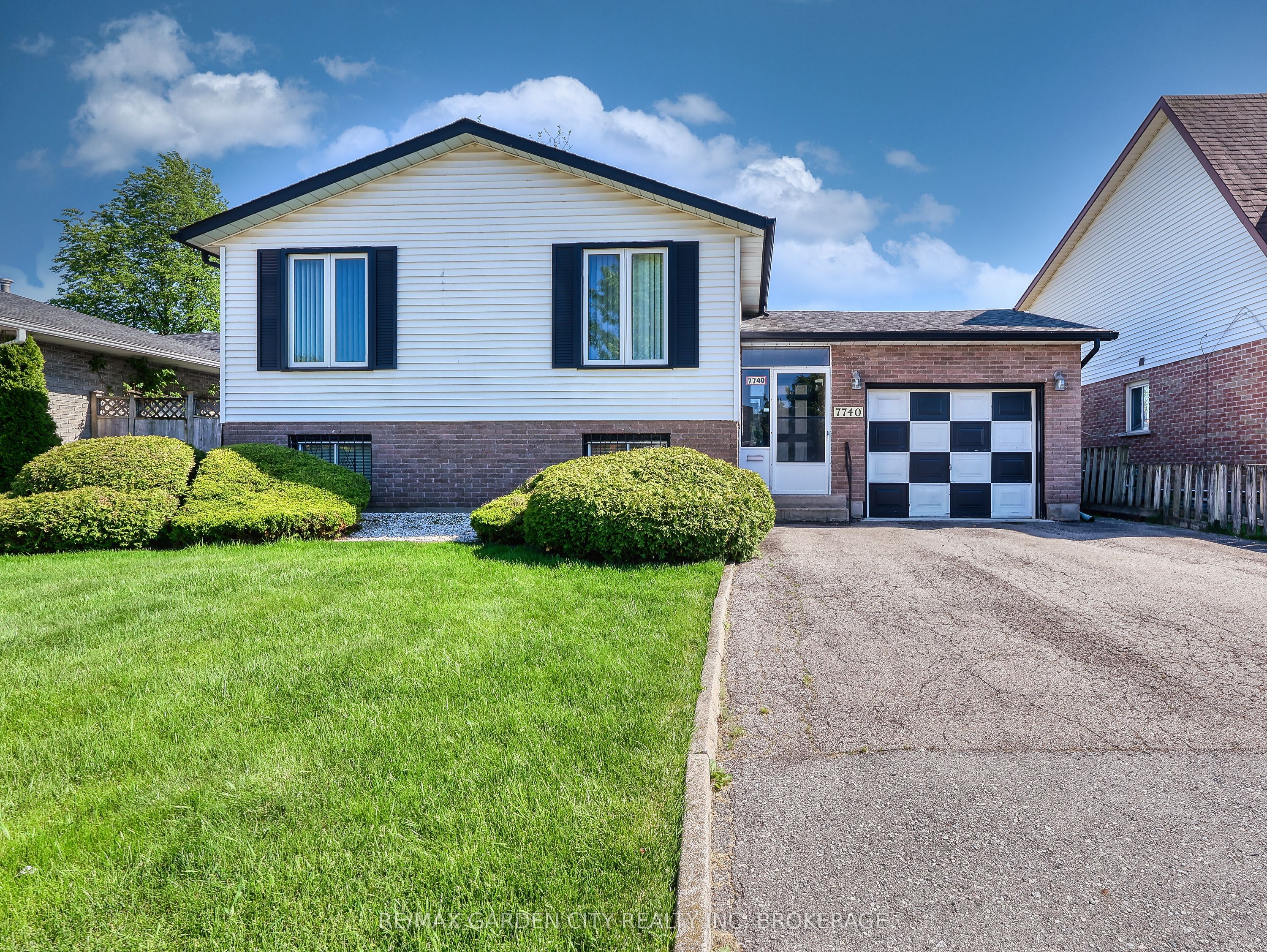 7740 Chorozy Street, Niagara Falls, ON L2H 2N9 photo 2