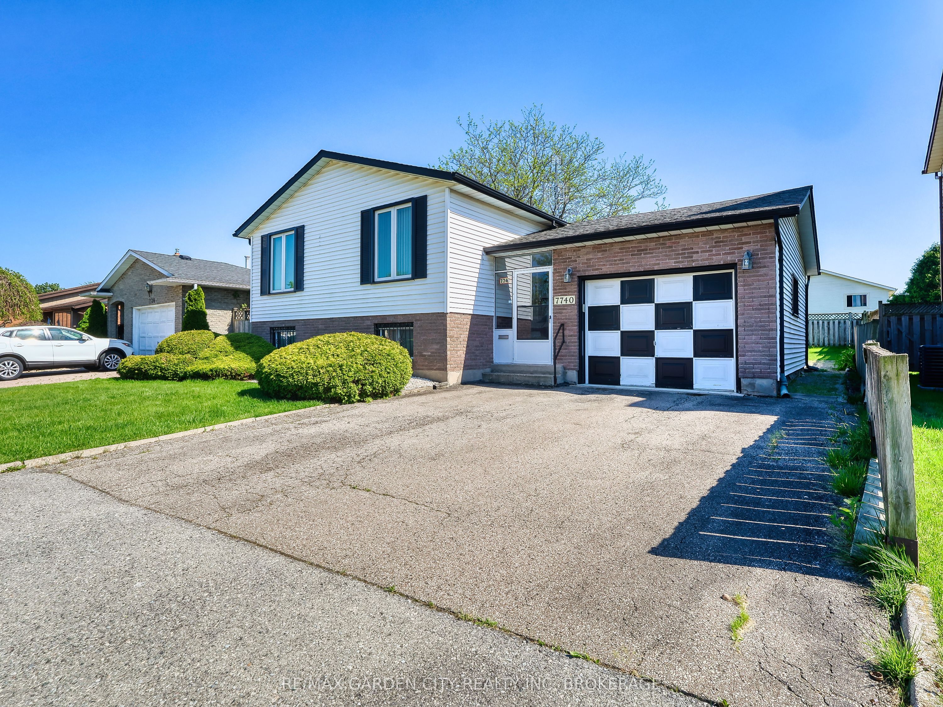 7740 Chorozy Street, Niagara Falls, ON L2H 2N9 photo 3