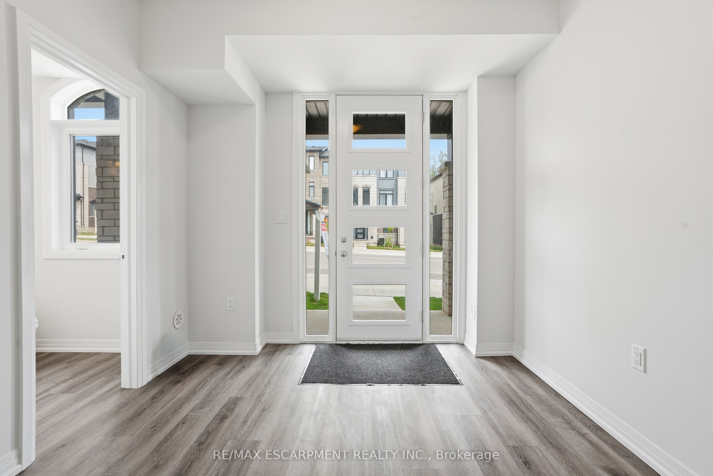 155 Equestrian Way Unit 33, Cambridge, ON N3E 0E8 photo 3
