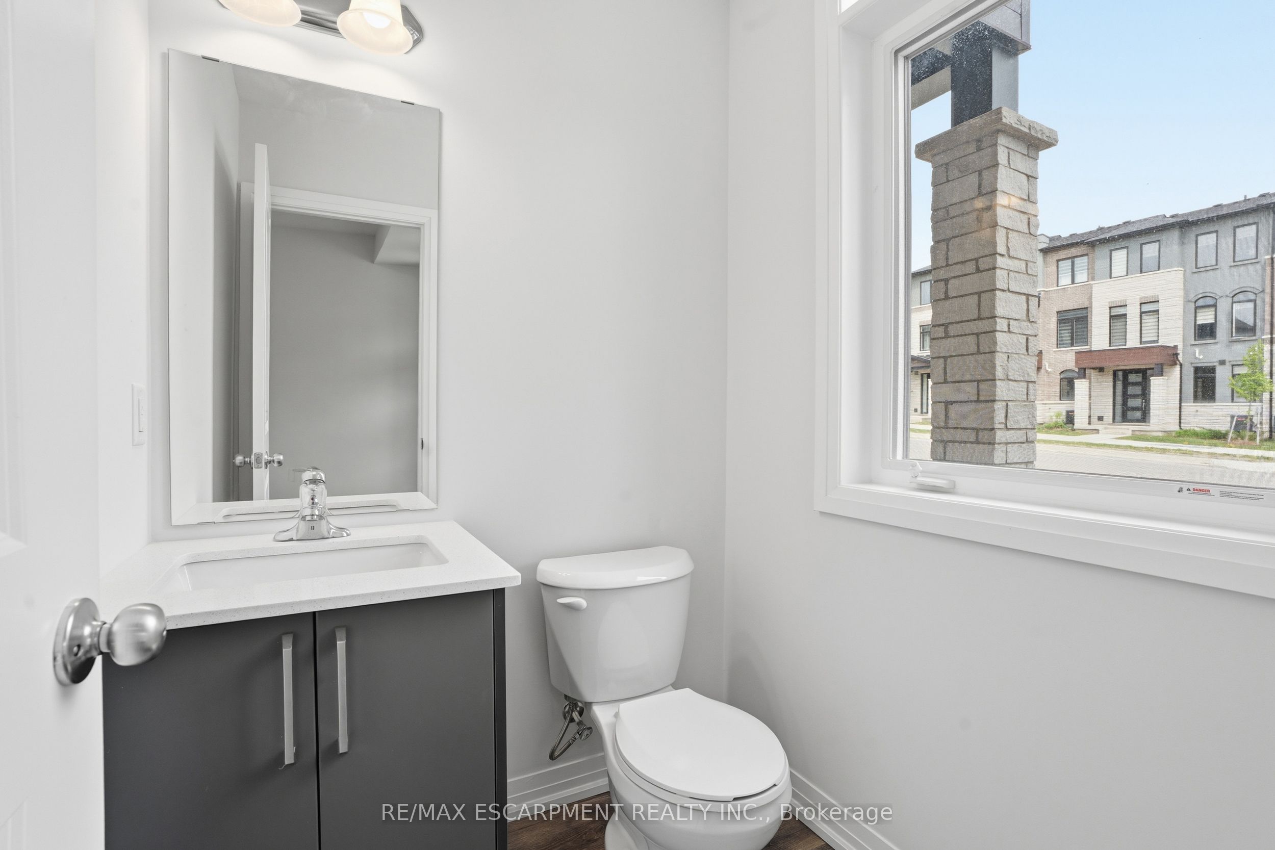 155 Equestrian Way Unit 33, Cambridge, ON N3E 0E8 photo 5