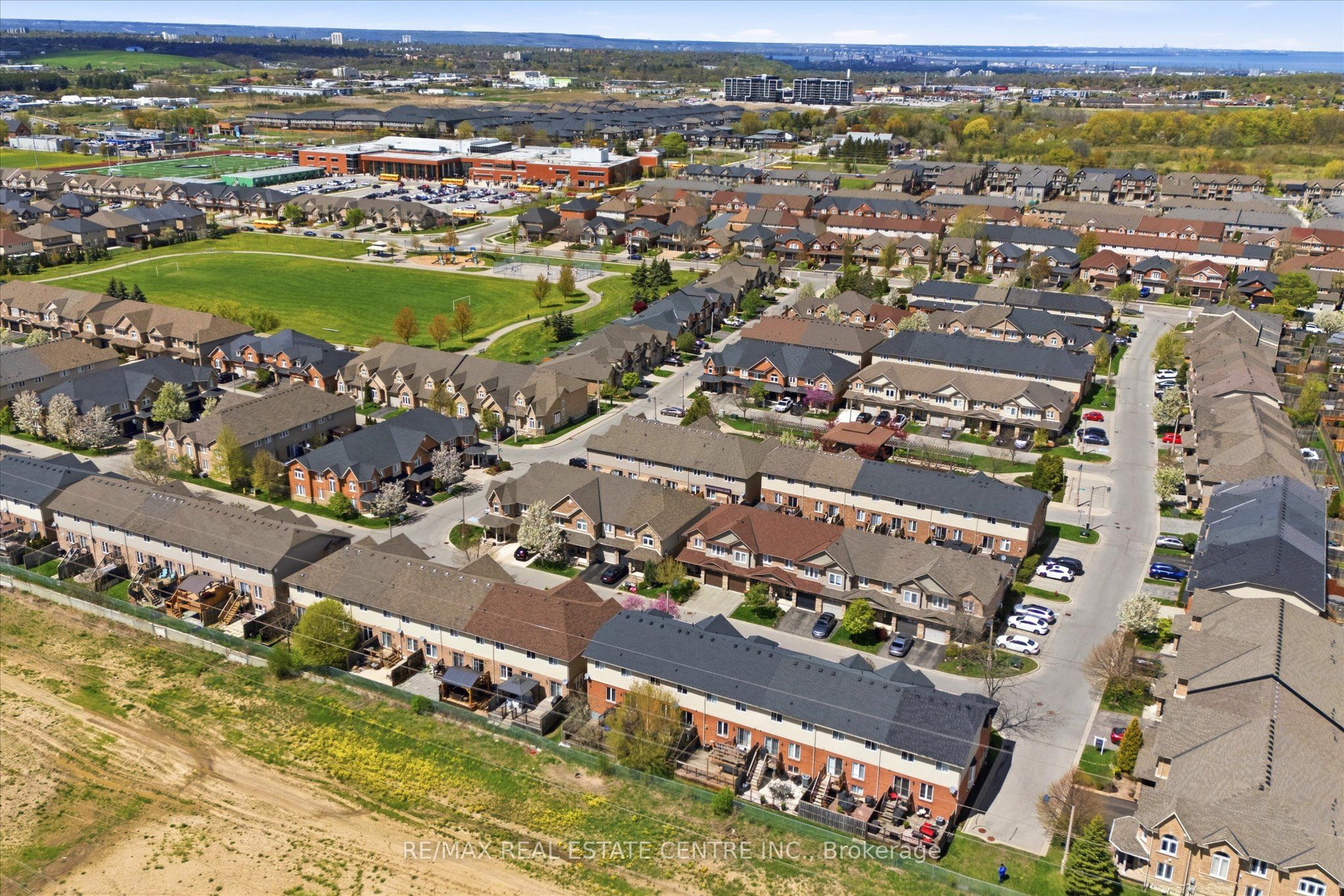 84 Periwinkle Drive, Hamilton, ON L0R 1P0 photo 2