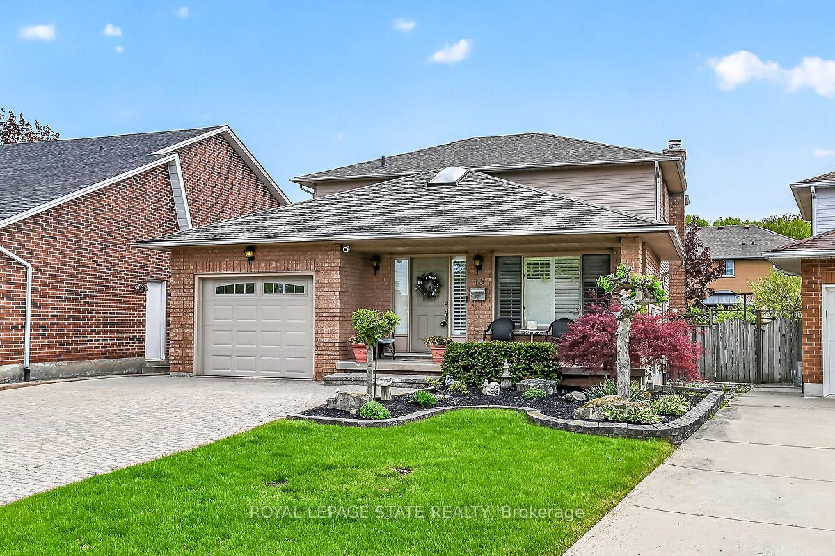 15 Gabriele Court, Hamilton, ON L8G 5C4 photo 2