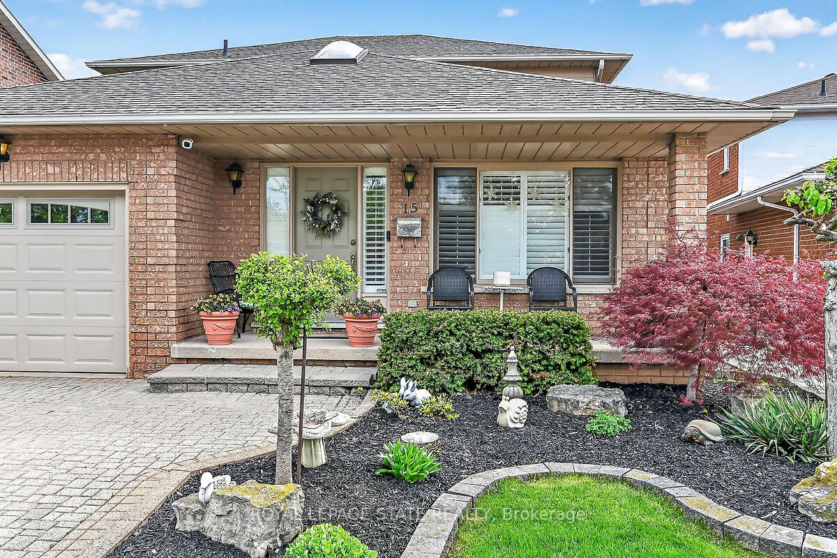 15 Gabriele Court, Hamilton, ON L8G 5C4 photo 3