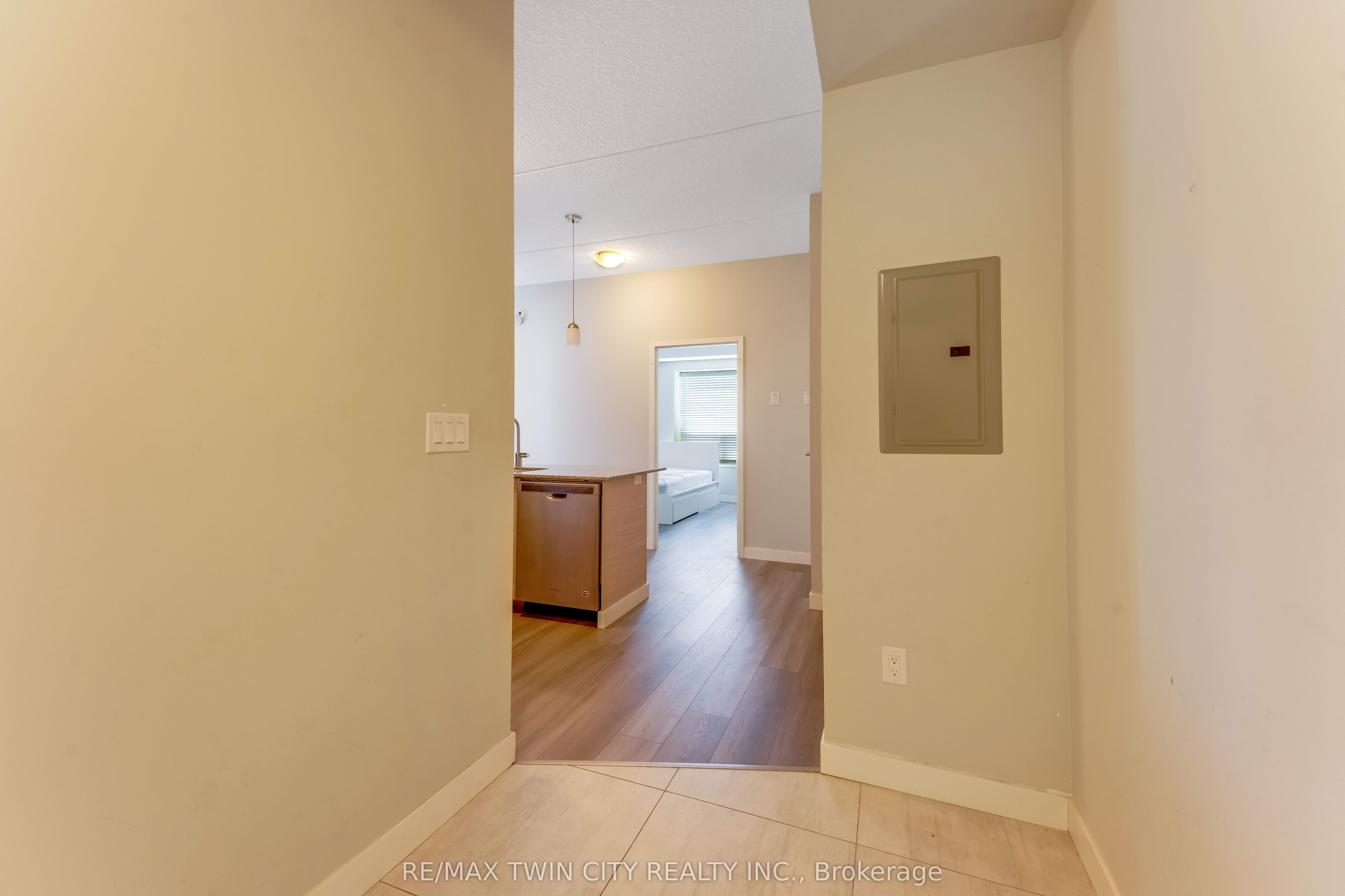 318 Spruce Street E 1102, Waterloo, ON N2L 3M6 photo 3