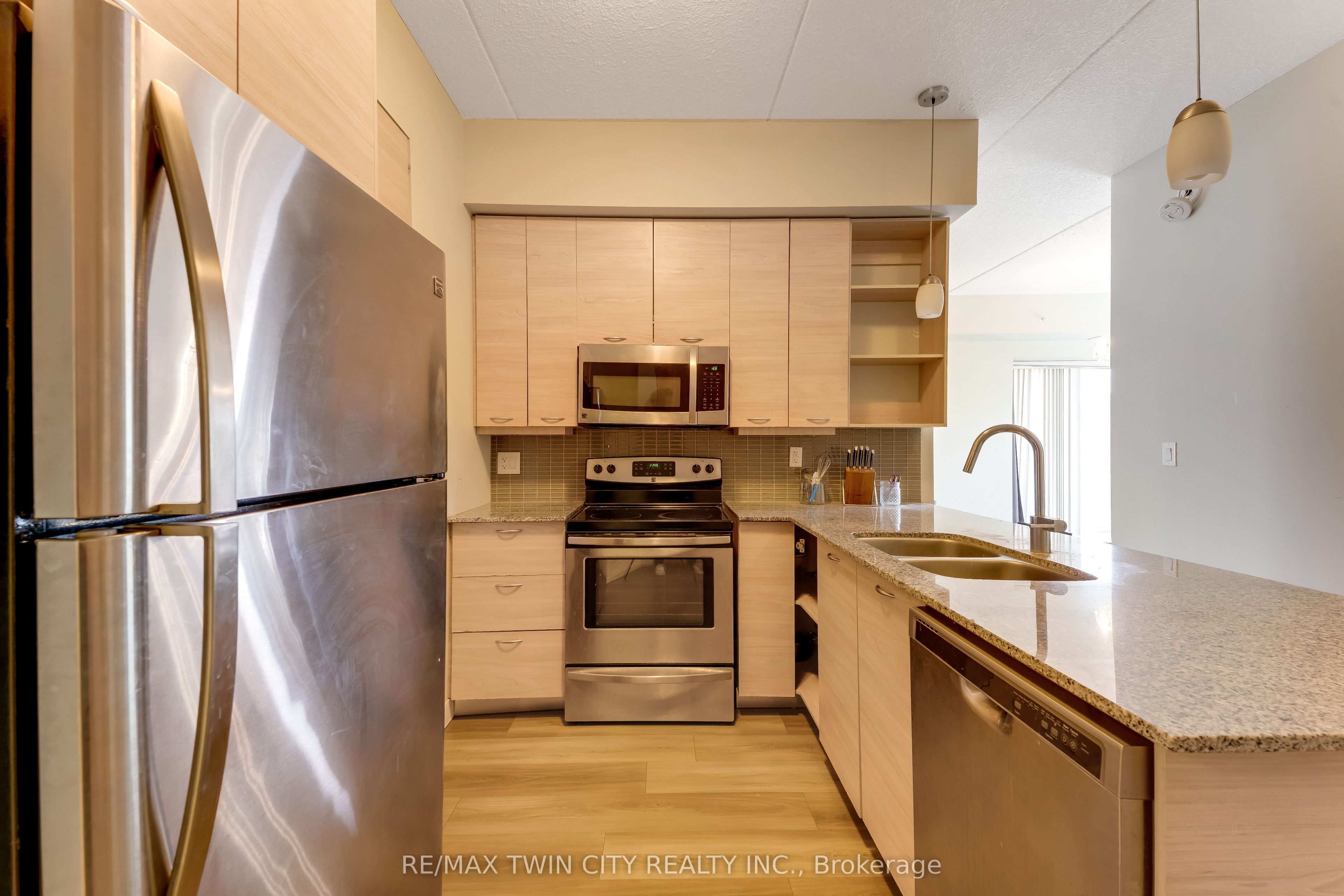318 Spruce Street E 1102, Waterloo, ON N2L 3M6 photo 5