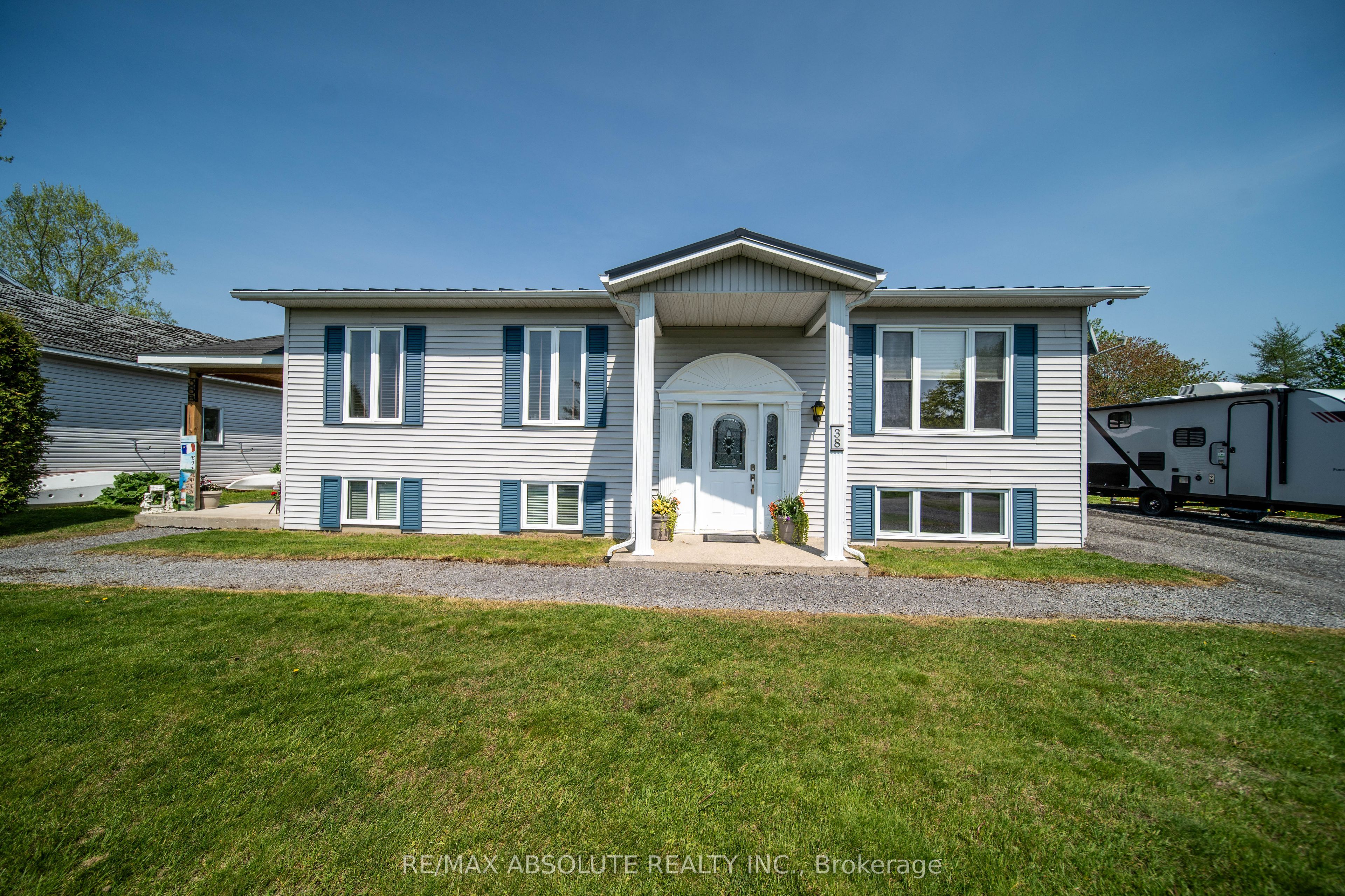 38 Duchesse Crescent, Russell, ON K0A 2M0
