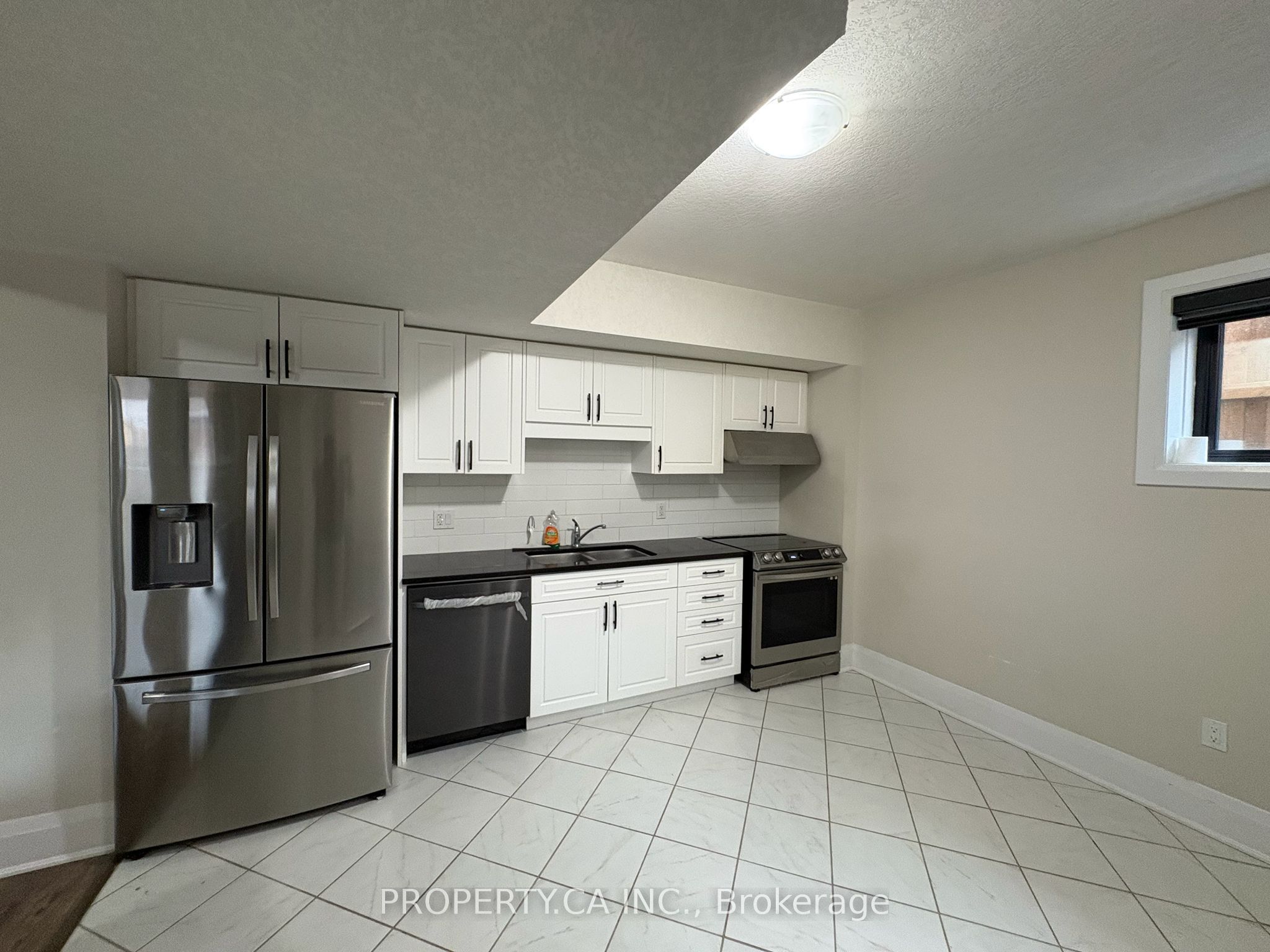 38 Falconridge Drive Lower, Waterloo, ON N2K 0G1 photo 3