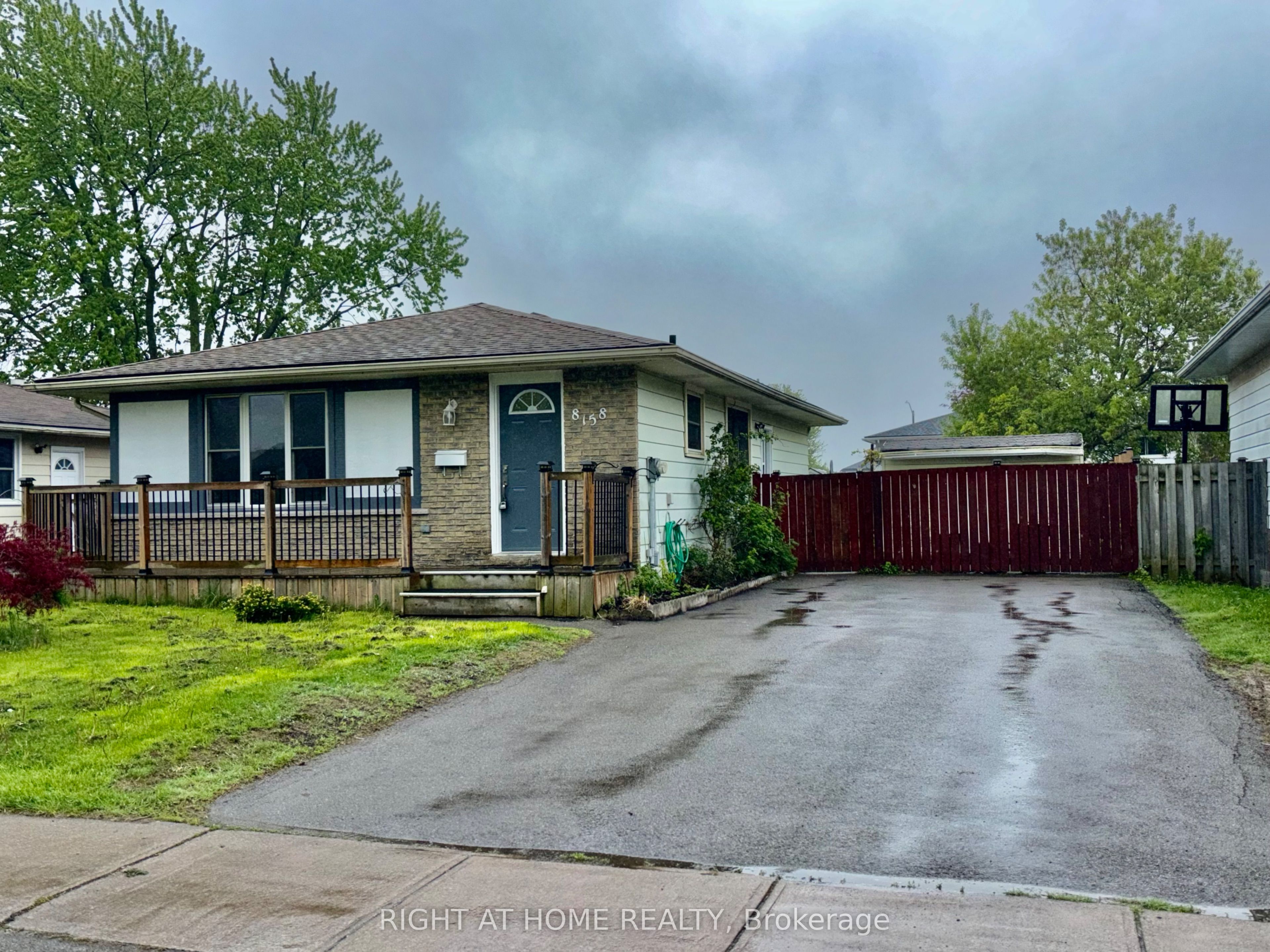 8158 PADDOCK TRAIL Drive, Niagara Falls, ON L2H 1X3 photo 2