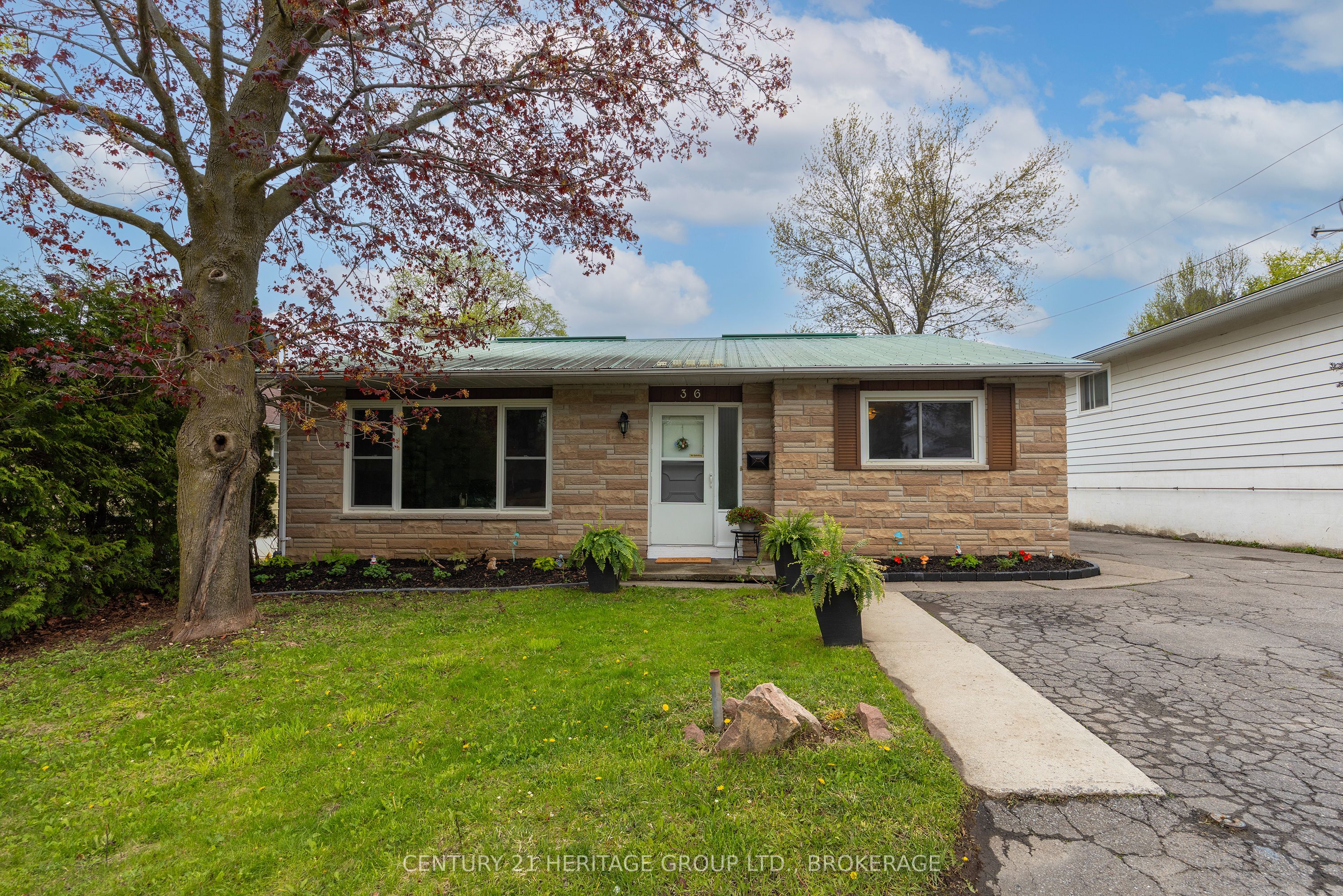 36 Napier Street, Greater Napanee, ON K7R 3R9 photo 2