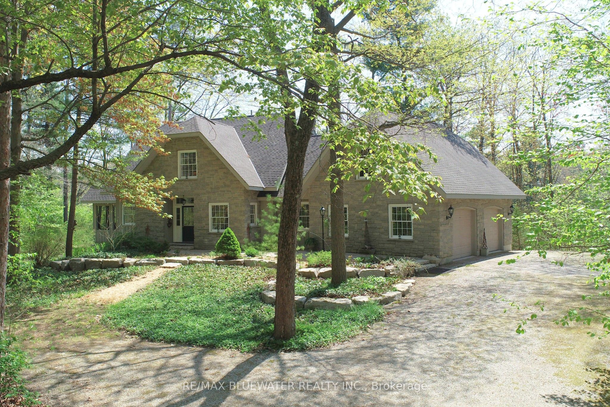 10043 Old River Road, Lambton Shores, ON N0M 1T0