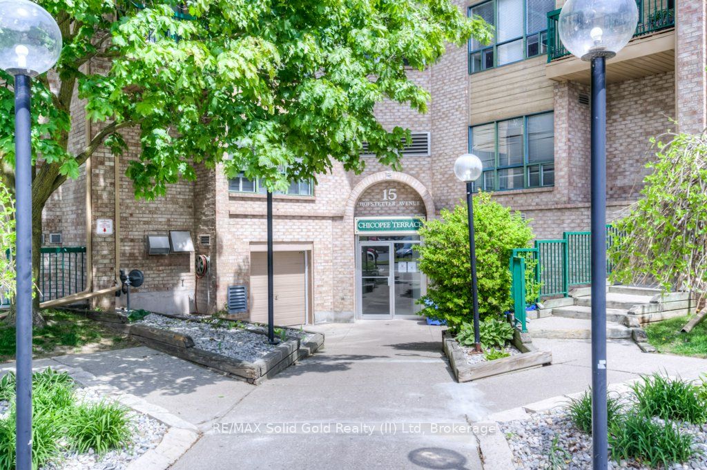 15 Hofstetter Avenue 221, Kitchener, ON N2A 3Z7 photo 2