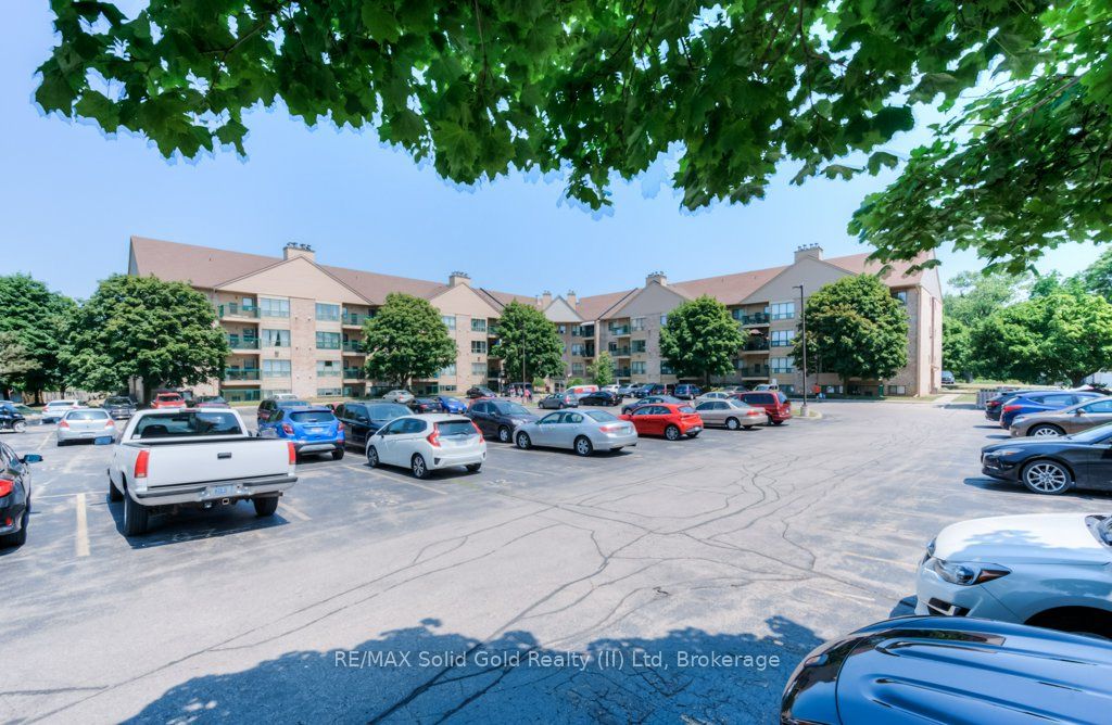 15 Hofstetter Avenue 221, Kitchener, ON N2A 3Z7 photo 4