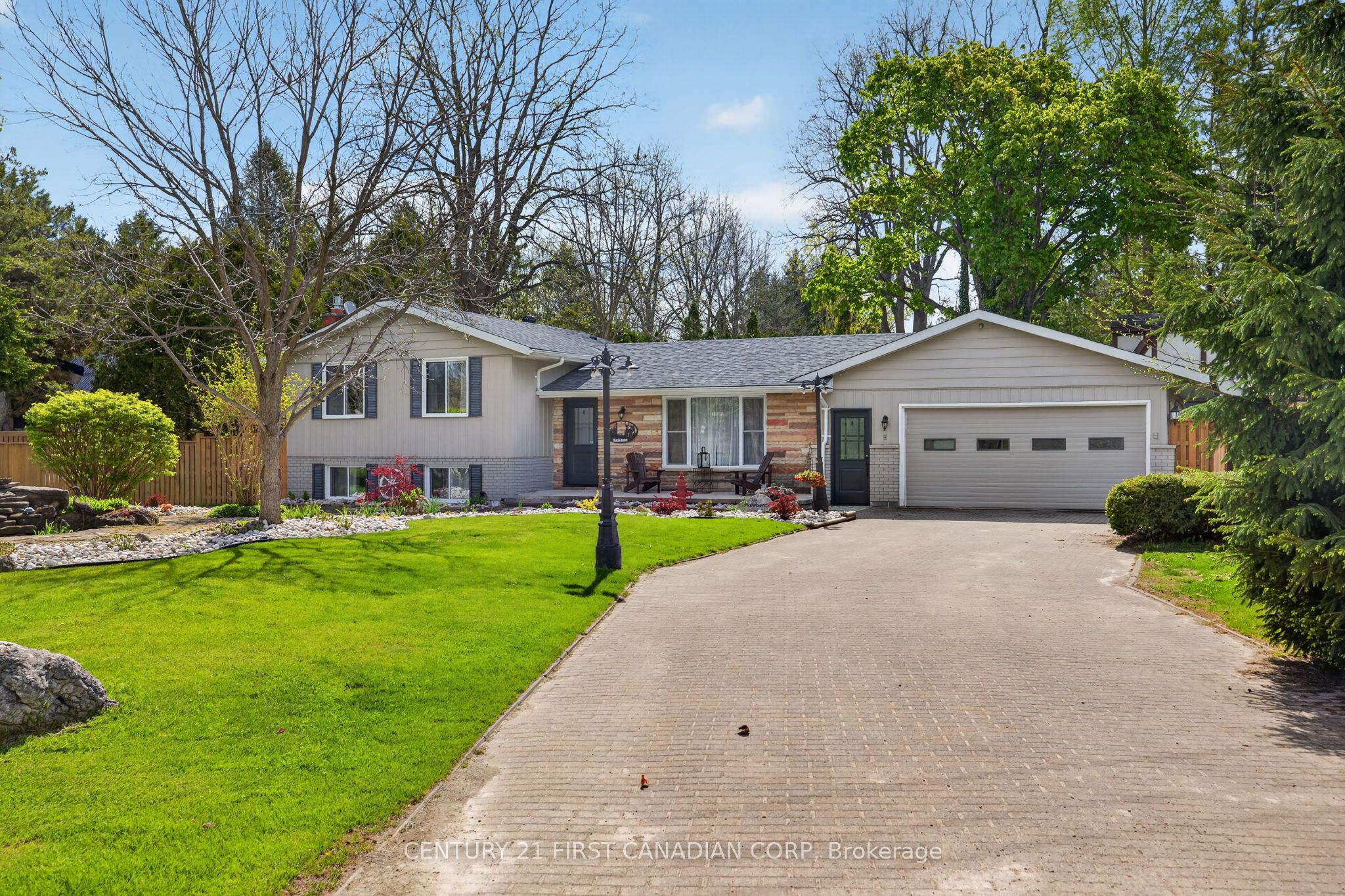 10383 Ilderton Road, Middlesex Centre, ON N0M 2A0 photo 2