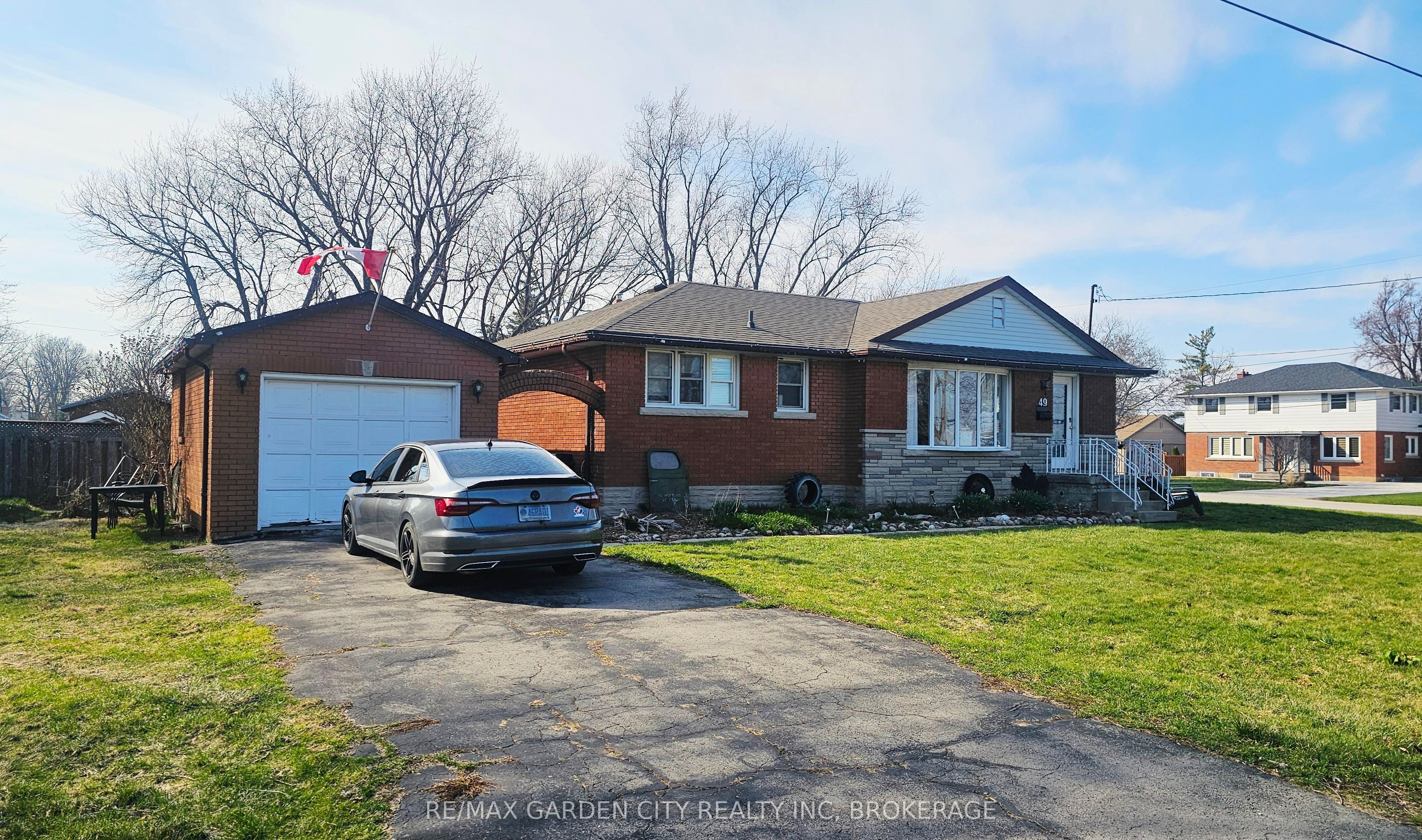 49 Whittaker Avenue, Grimsby, ON L3M 3J3
