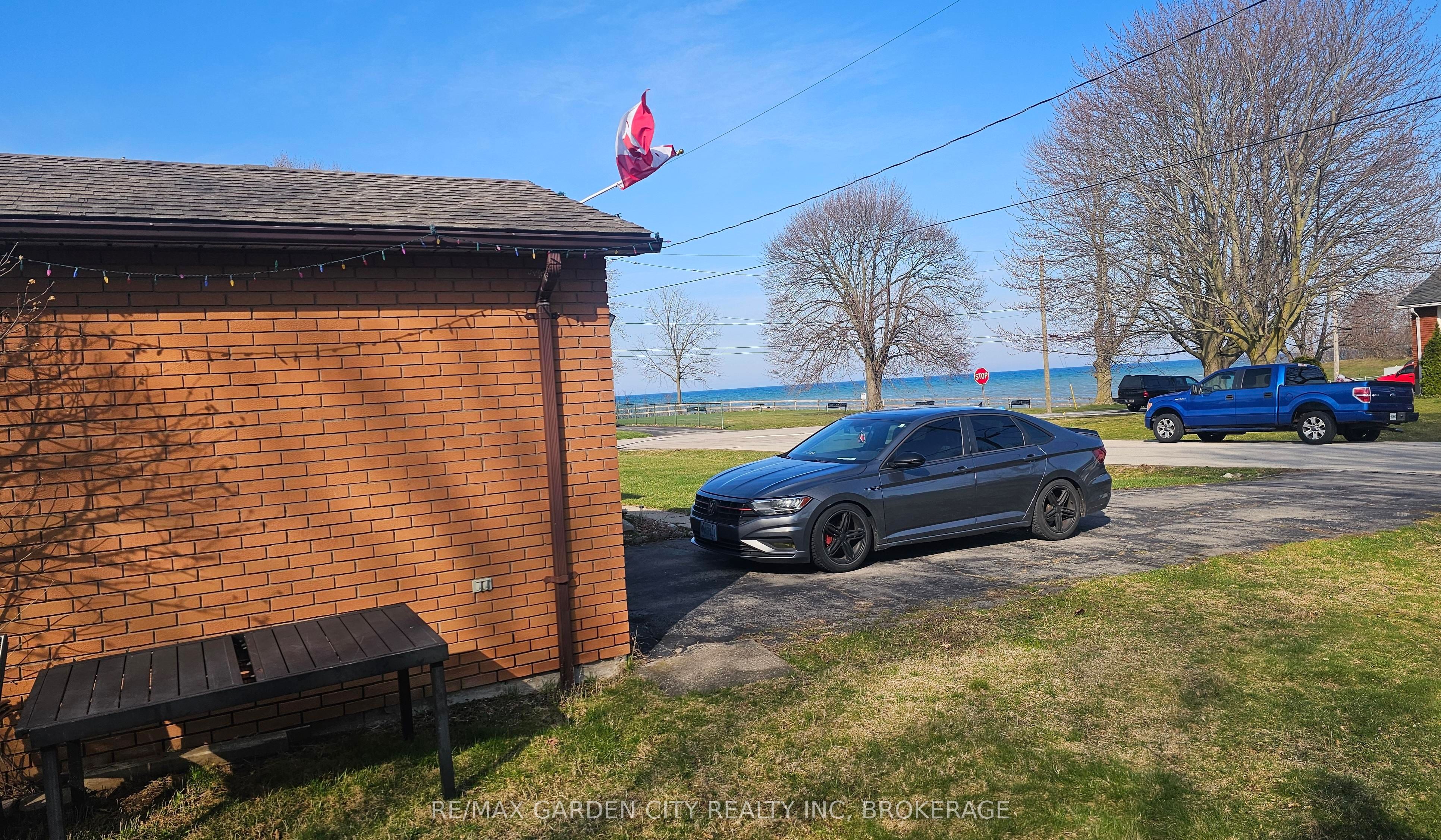 49 Whittaker Avenue, Grimsby, ON L3M 3J3 photo 2