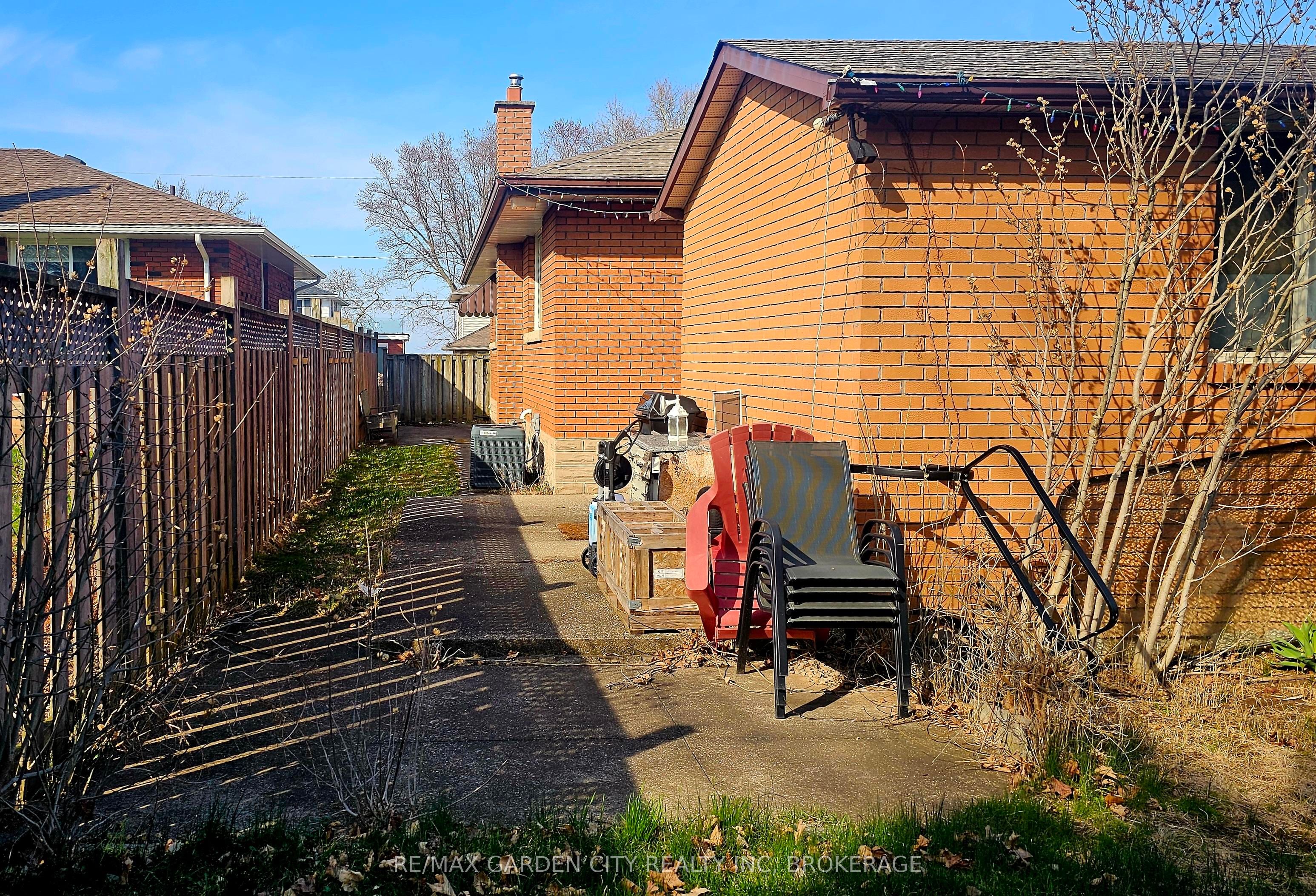 49 Whittaker Avenue, Grimsby, ON L3M 3J3 photo 3