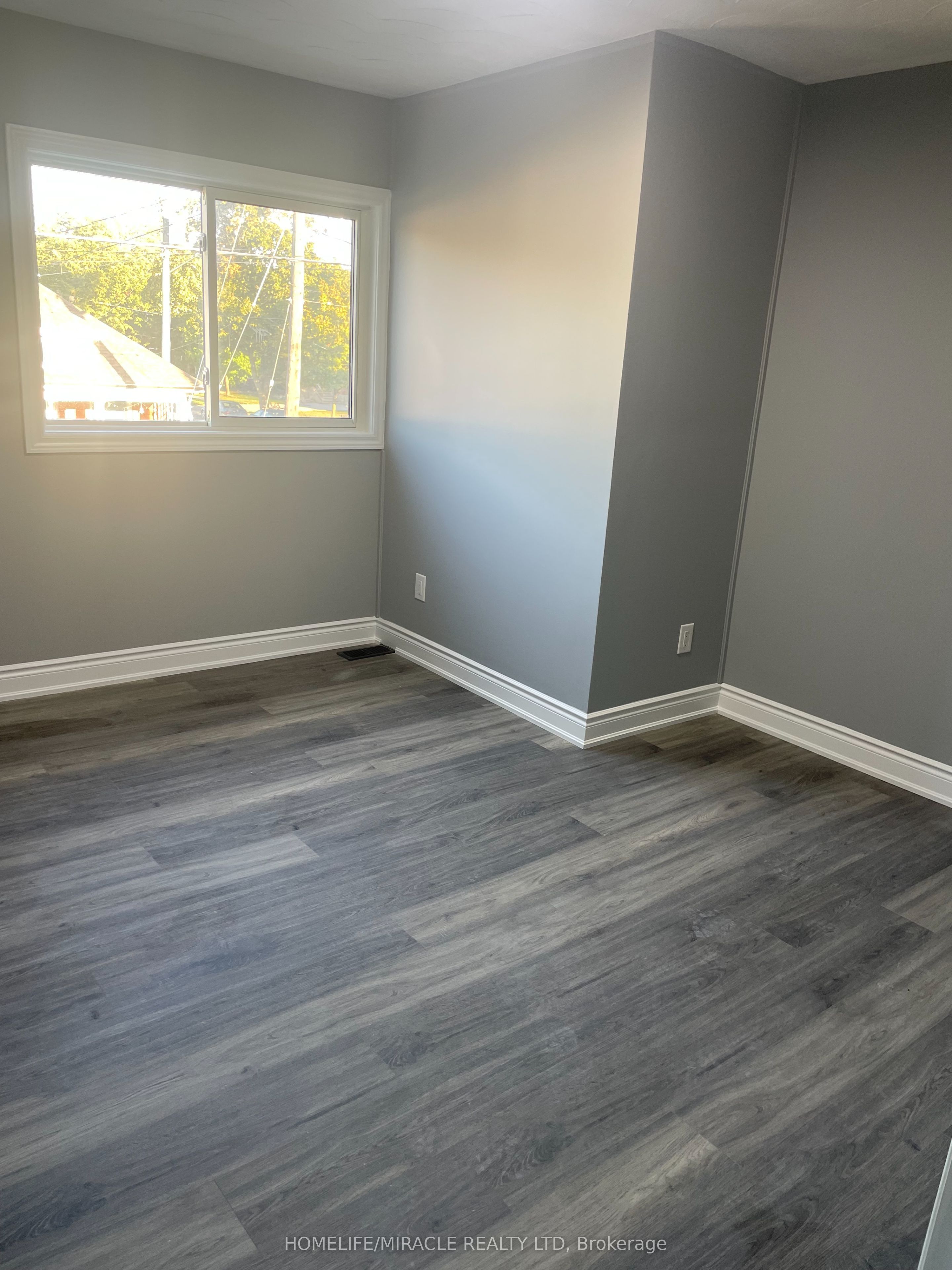 306 Darling Street Lower, Brantford, ON N3S 3X8 photo 2