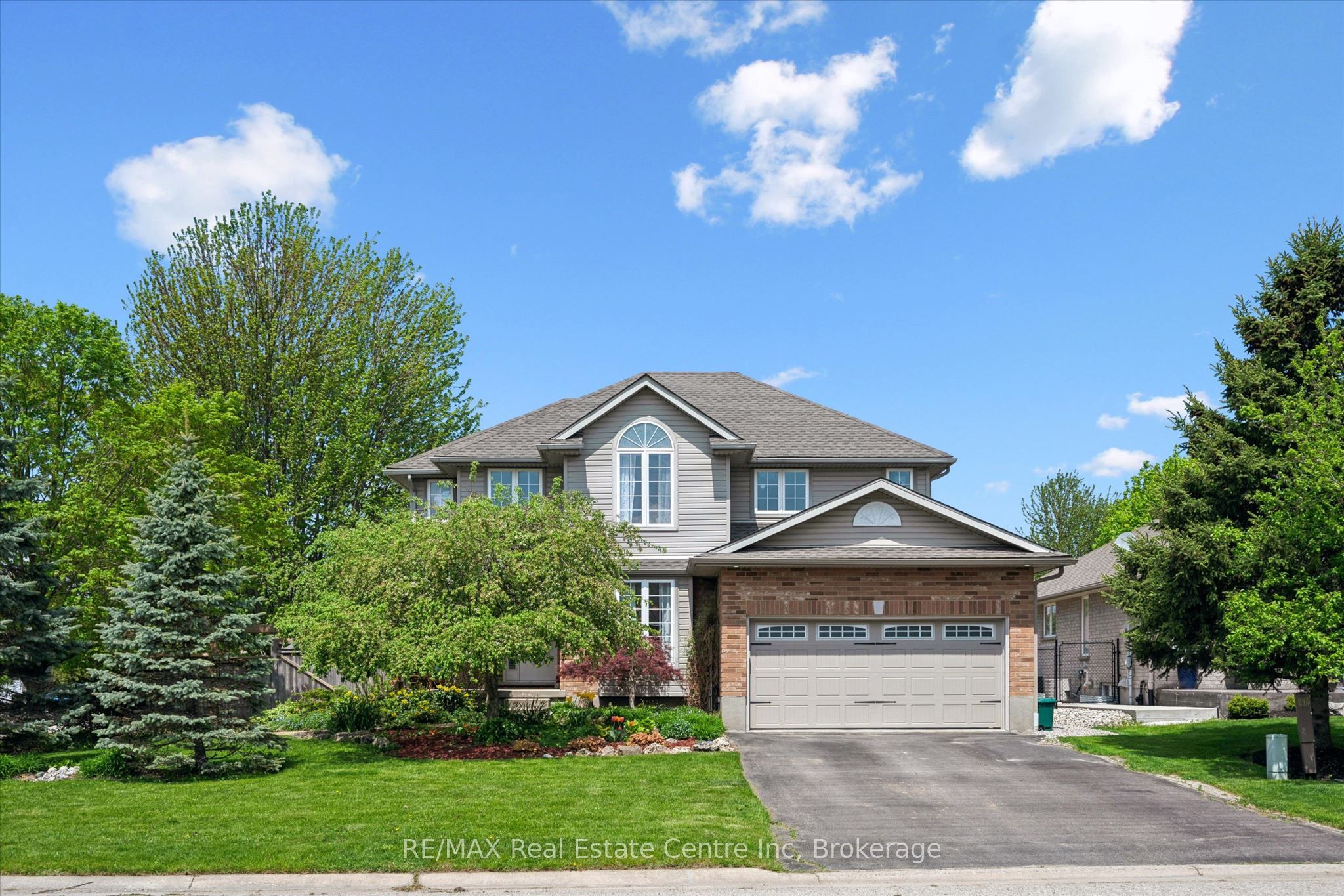 332 Daniel Crescent, Centre Wellington, ON N0B 1S0
