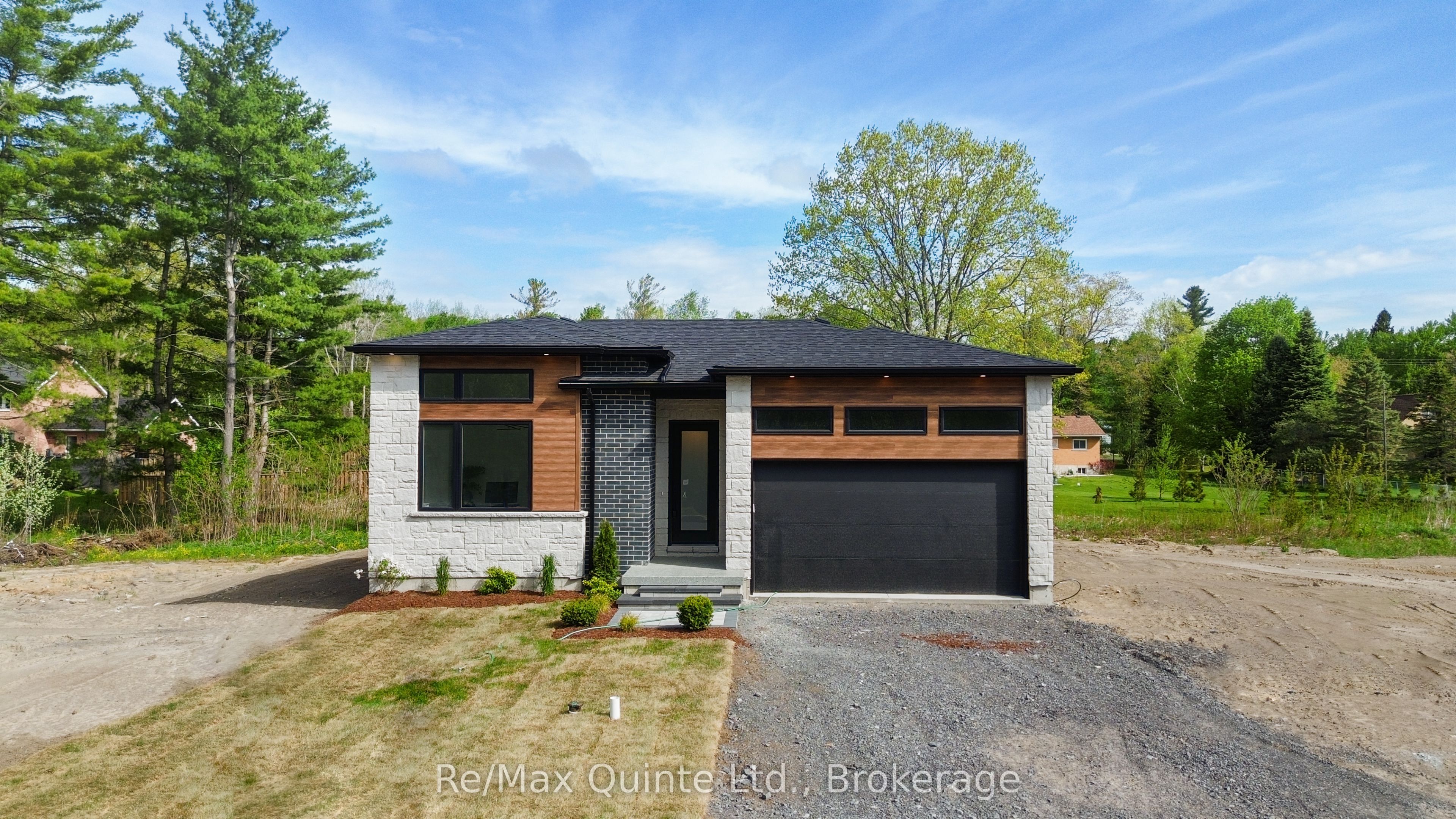 27 Exeter Court, Quinte West, ON K8V 5P4